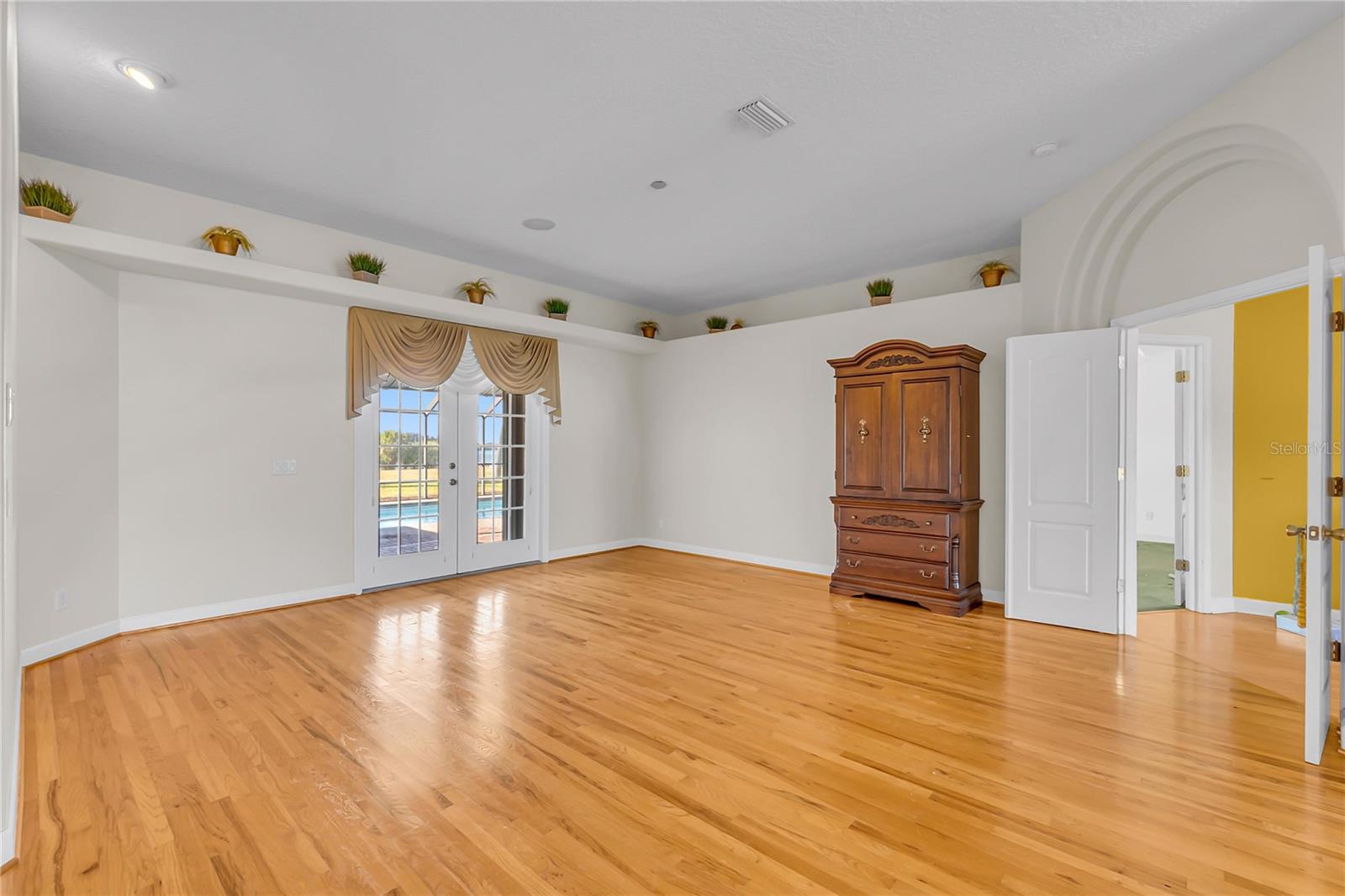 Image 12 of 69 For 3712 Mclean Avenue