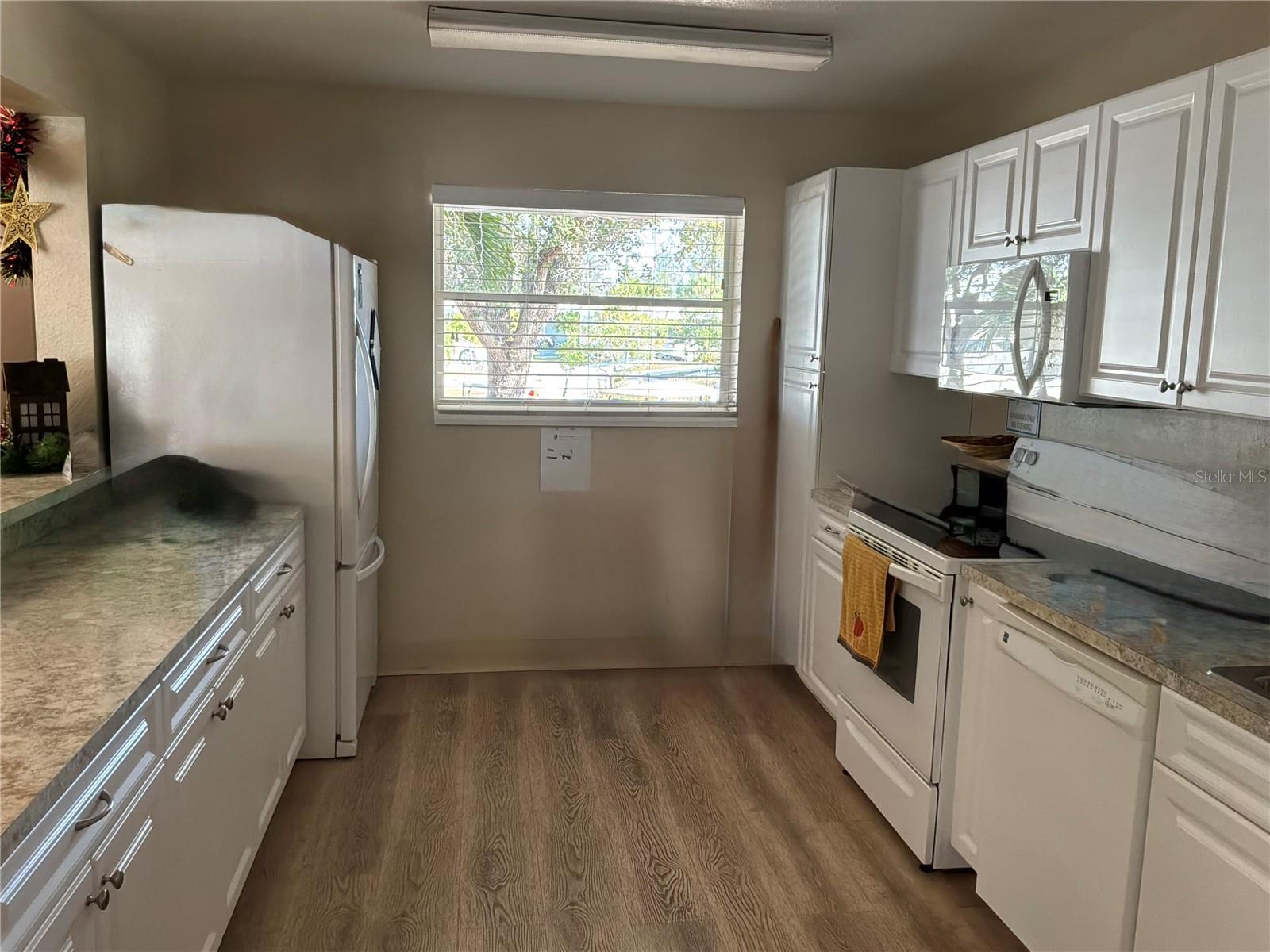 Image 27 of 32 For 701 Aqui Esta Drive 175