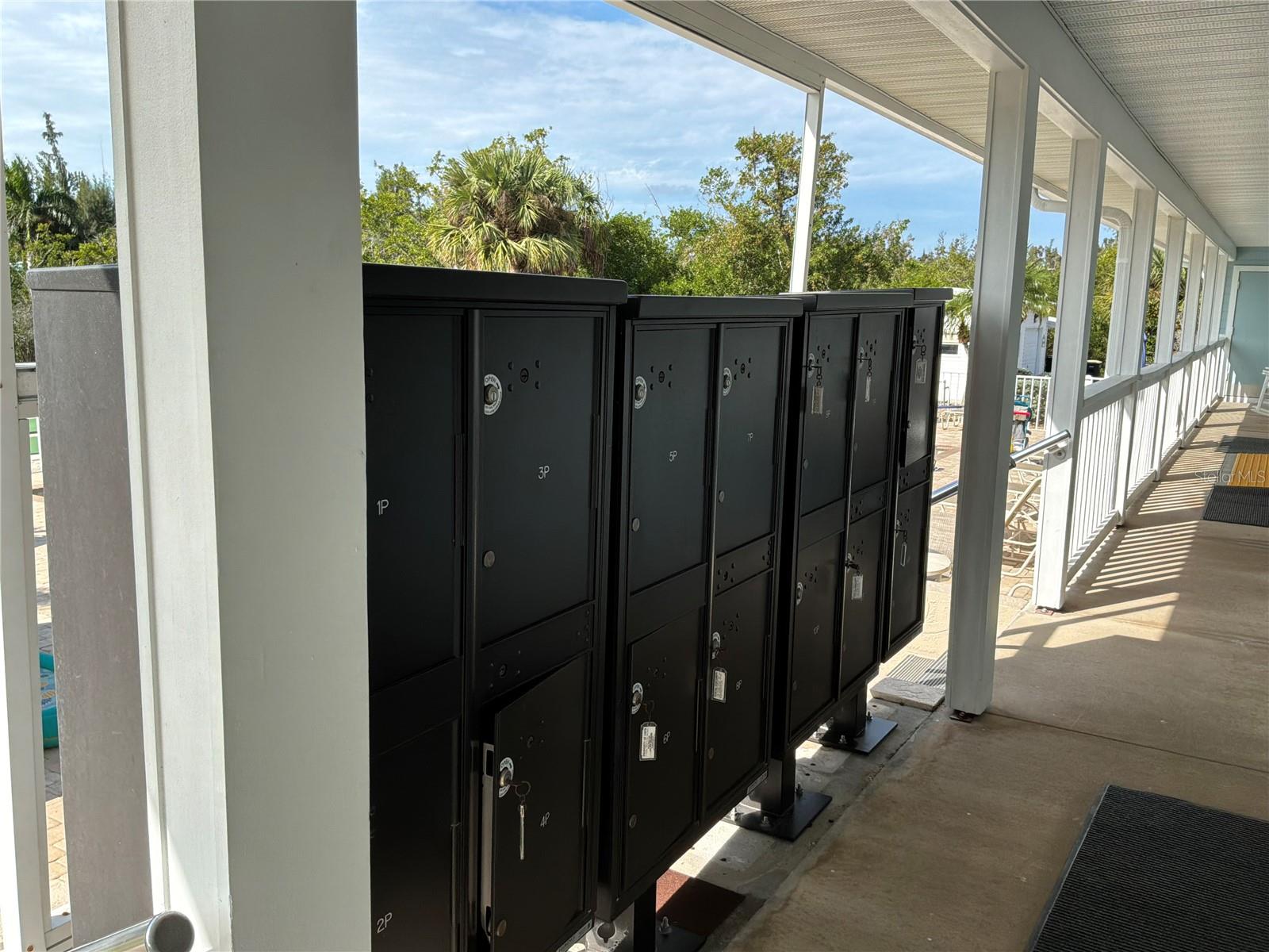 Image 31 of 32 For 701 Aqui Esta Drive 175