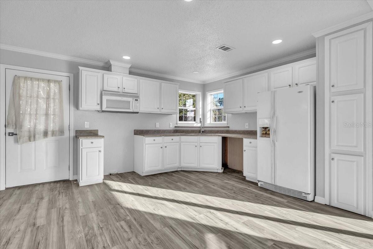 Image 7 of 30 For 2610 Clyde Avenue