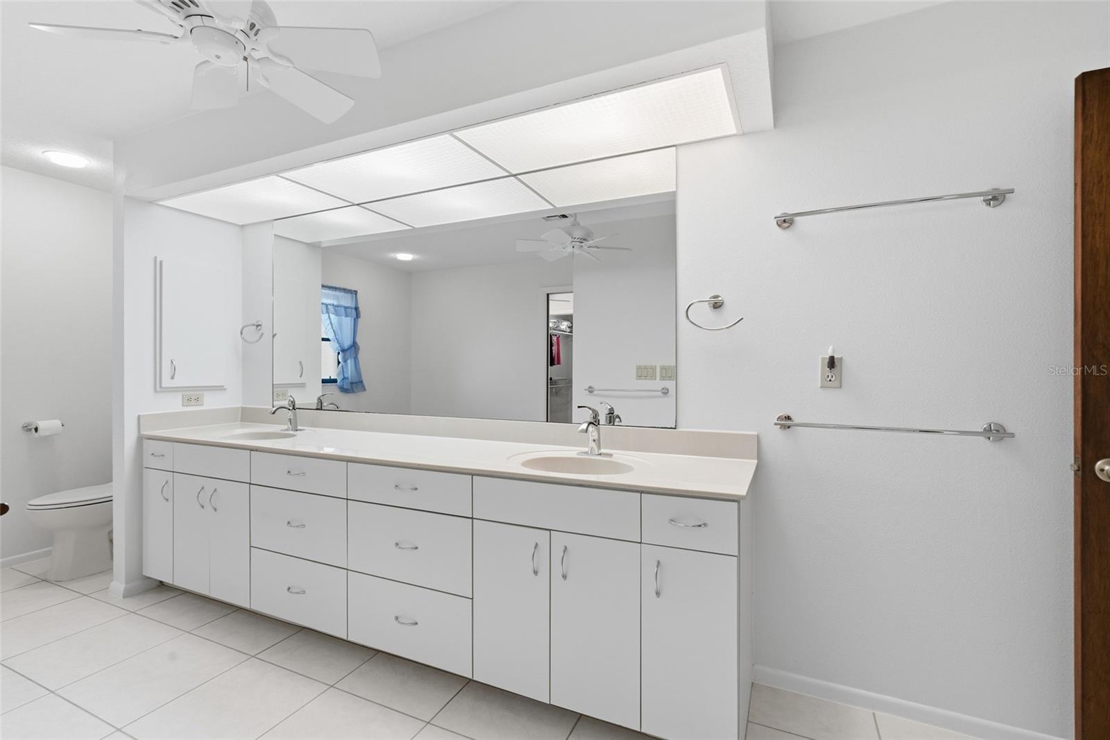 Image 23 of 49 For 21230 Covington Avenue