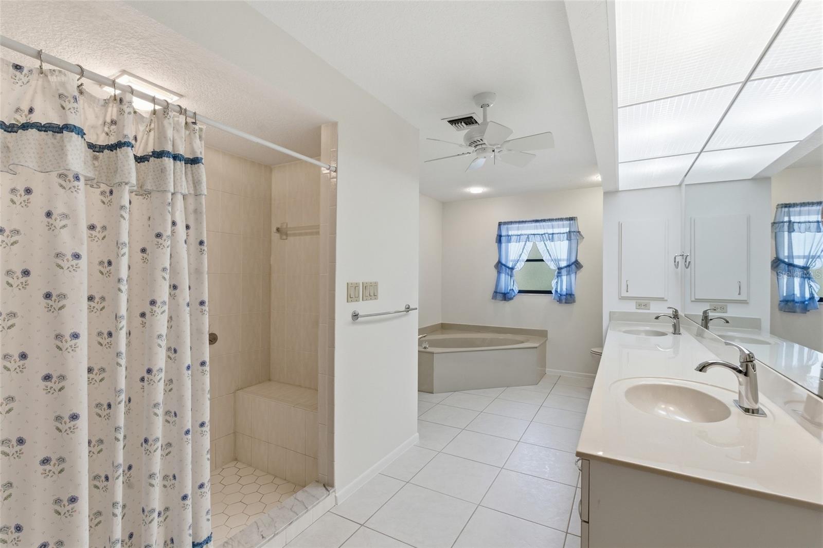 Image 24 of 49 For 21230 Covington Avenue