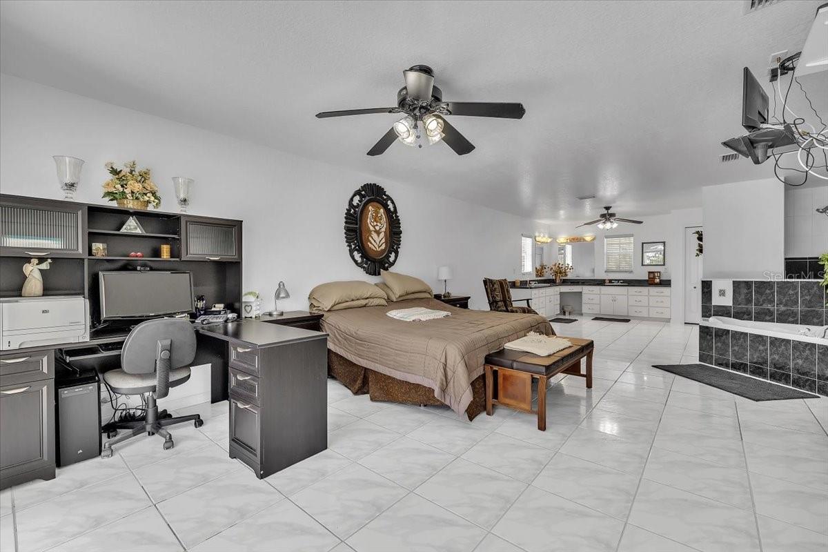 Image 17 of 52 For 3900 Colony Court