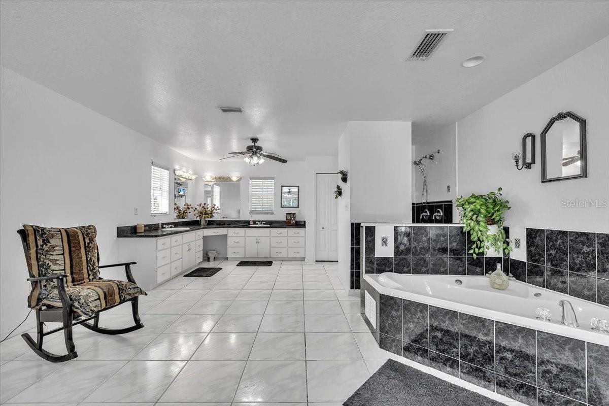 Image 18 of 52 For 3900 Colony Court