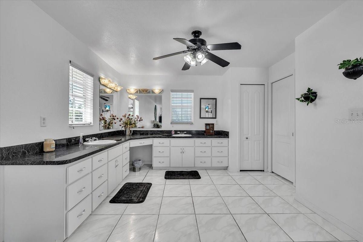 Image 19 of 52 For 3900 Colony Court