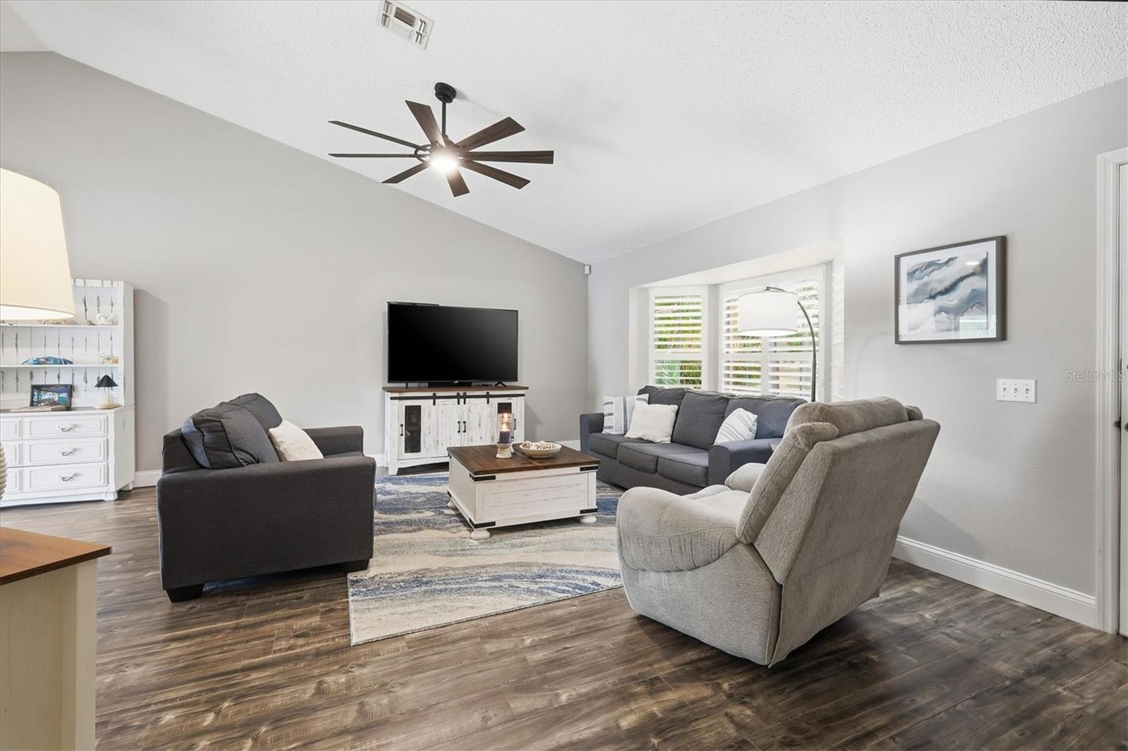 Image 11 of 54 For 387 Viceroy Terrace