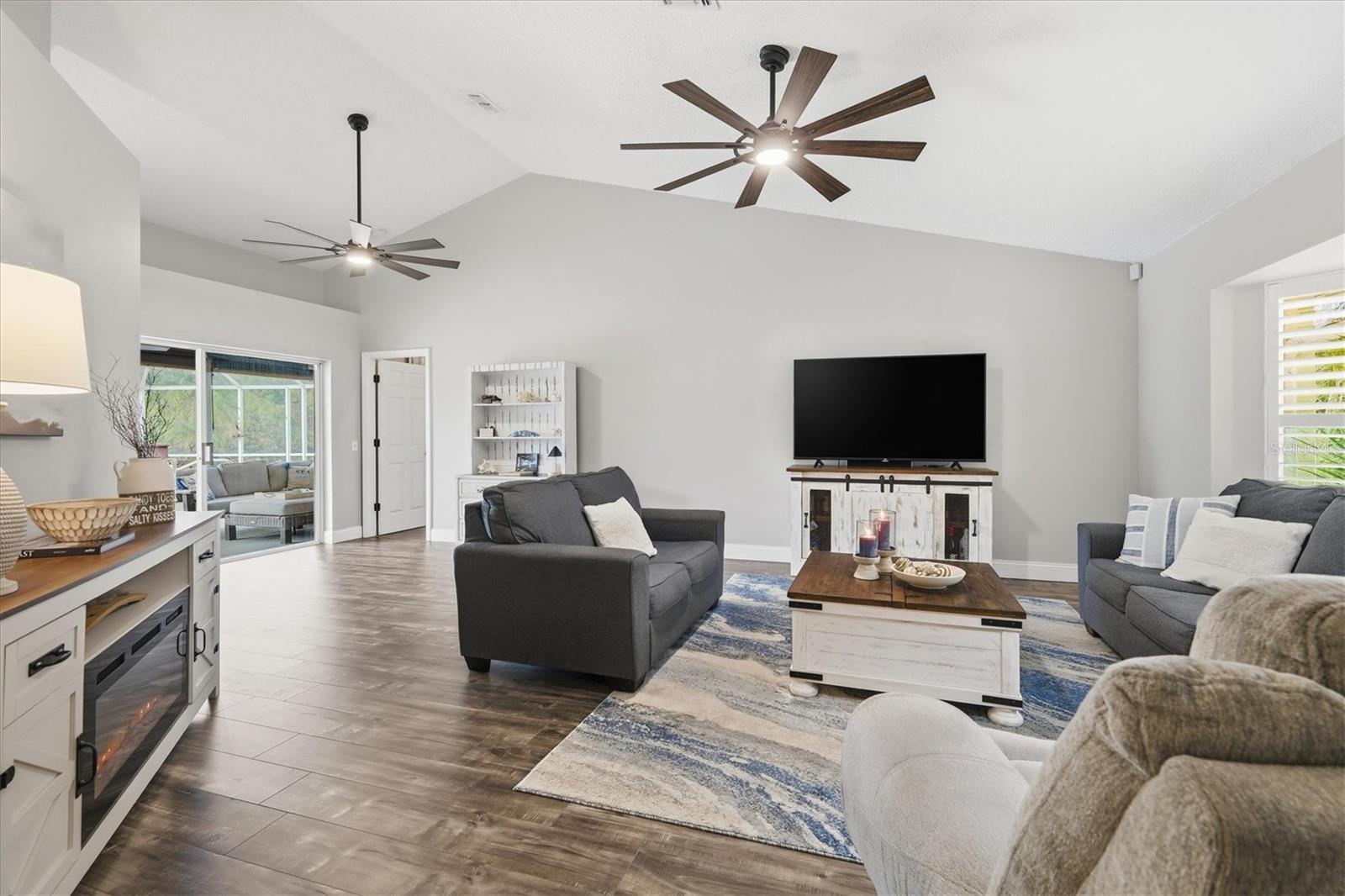 Image 12 of 54 For 387 Viceroy Terrace