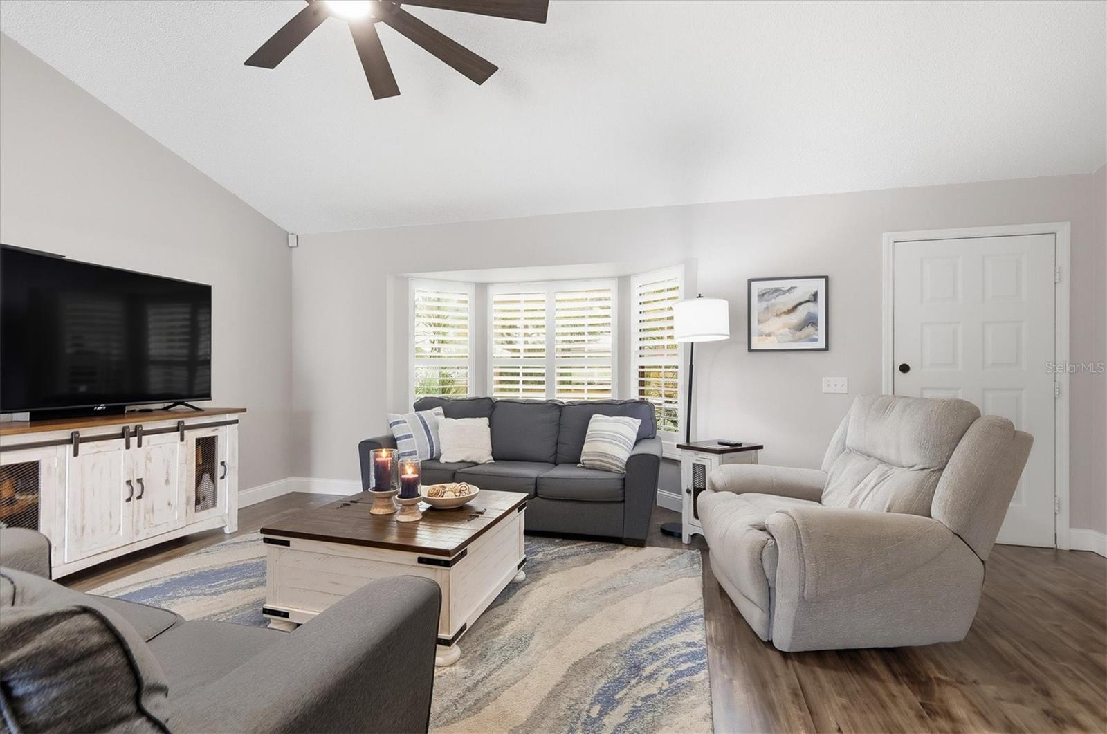 Image 13 of 54 For 387 Viceroy Terrace