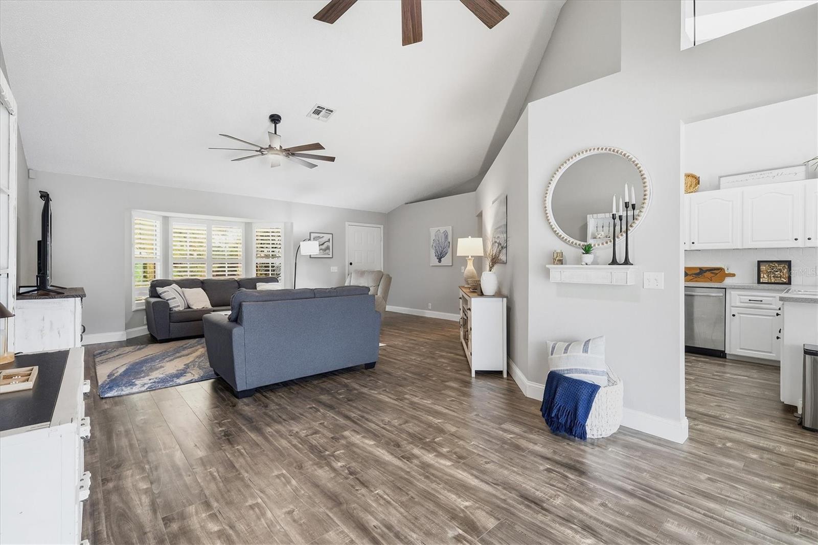 Image 14 of 54 For 387 Viceroy Terrace