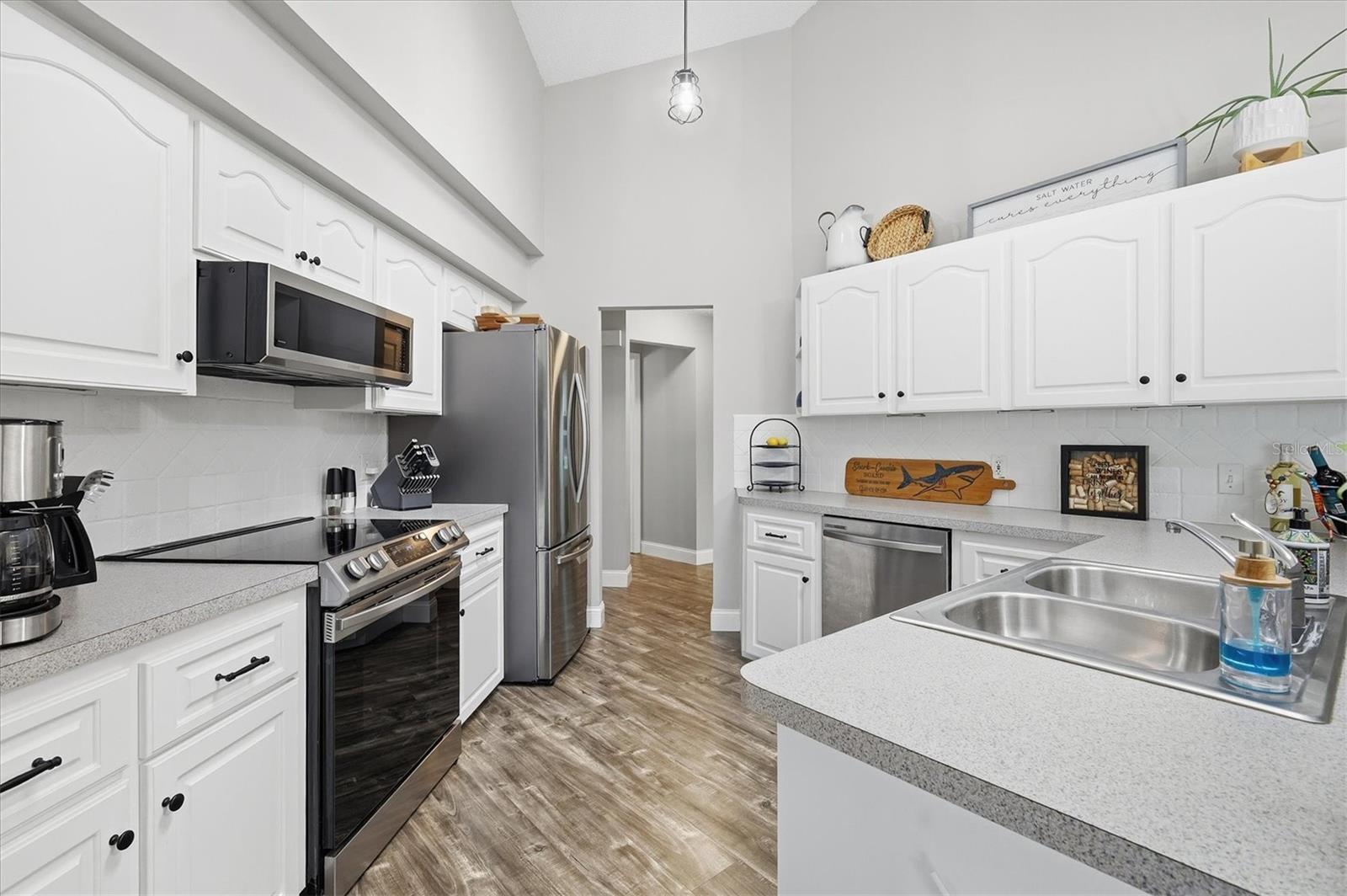 Image 19 of 54 For 387 Viceroy Terrace