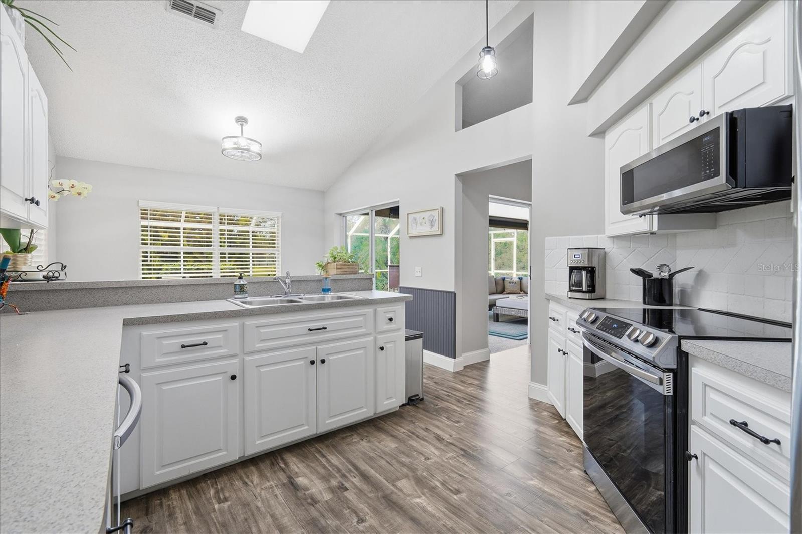 Image 20 of 54 For 387 Viceroy Terrace