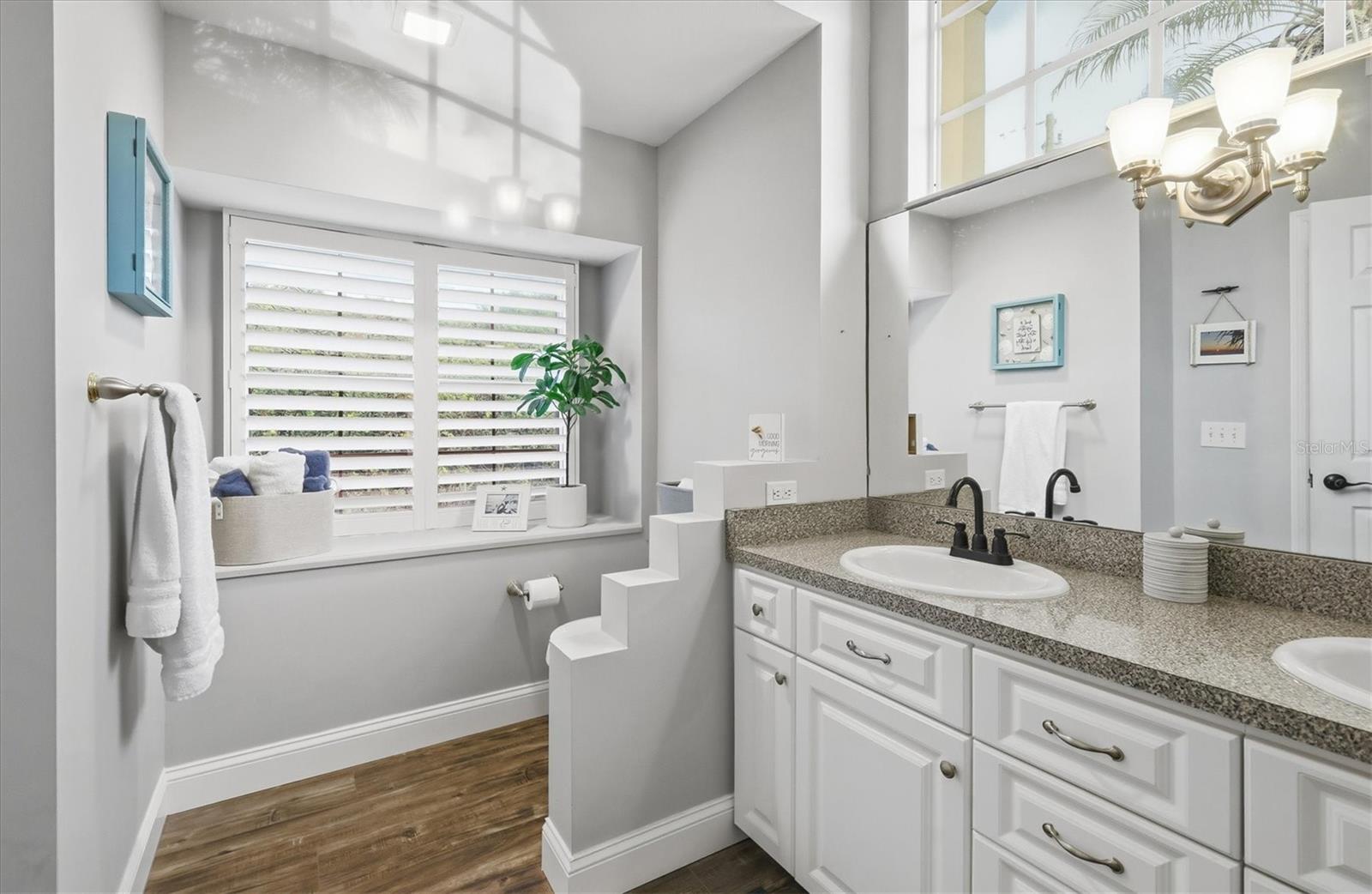 Image 23 of 54 For 387 Viceroy Terrace