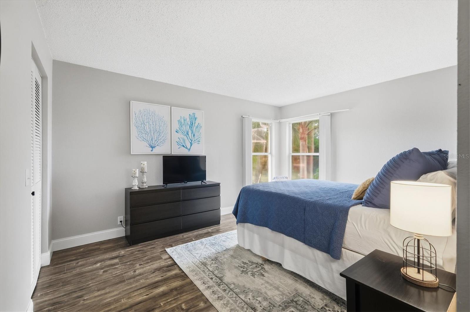 Image 25 of 54 For 387 Viceroy Terrace