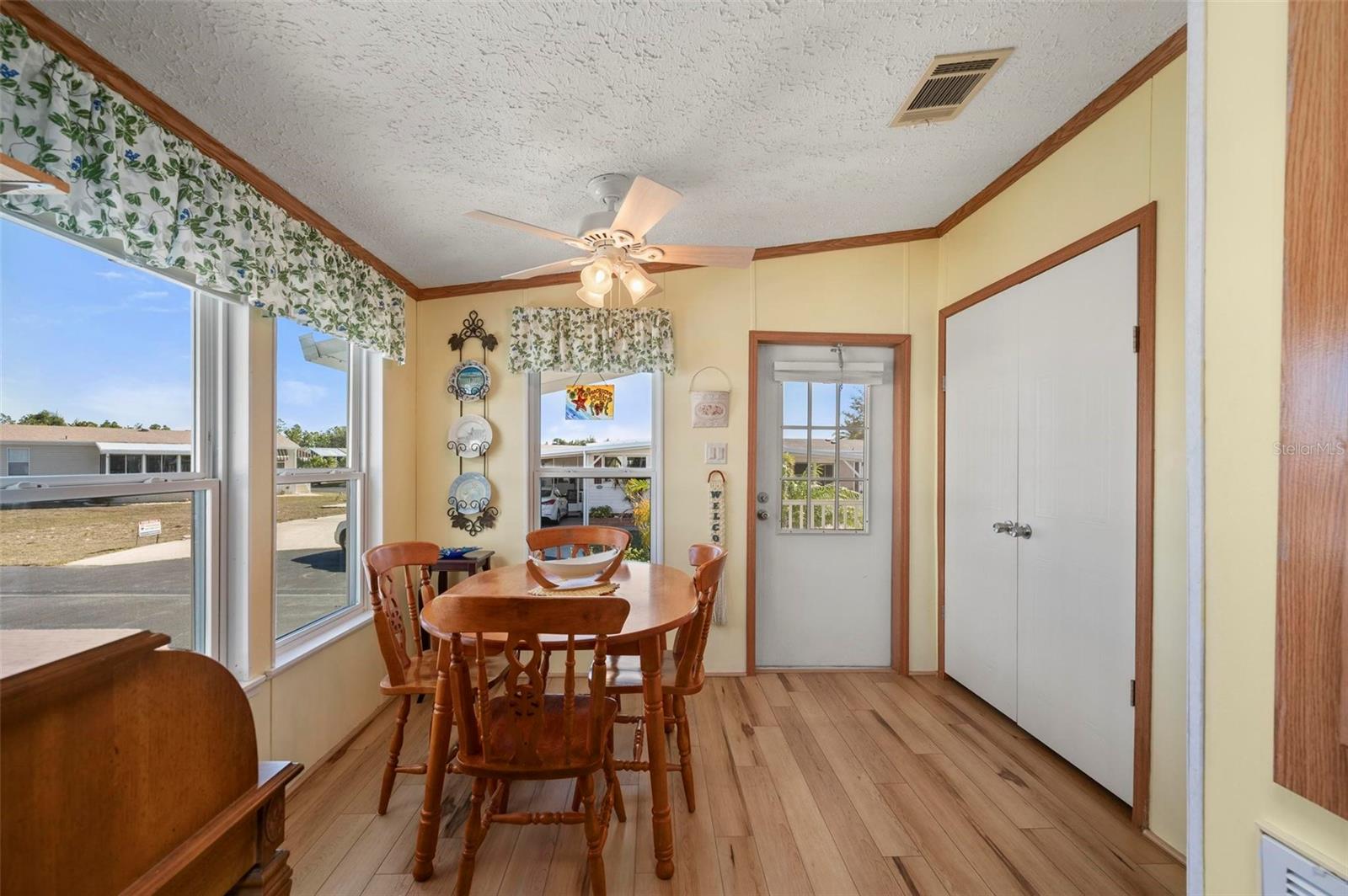 Image 13 of 61 For 1000 Kings Highway 398