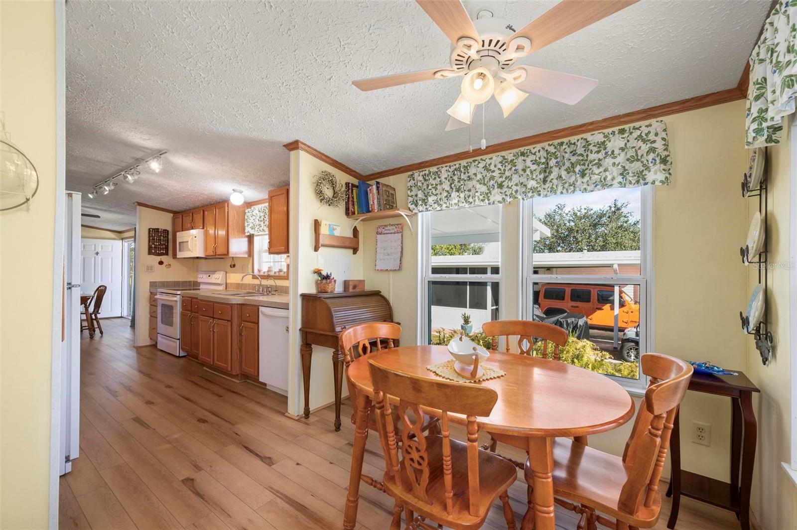 Image 14 of 61 For 1000 Kings Highway 398