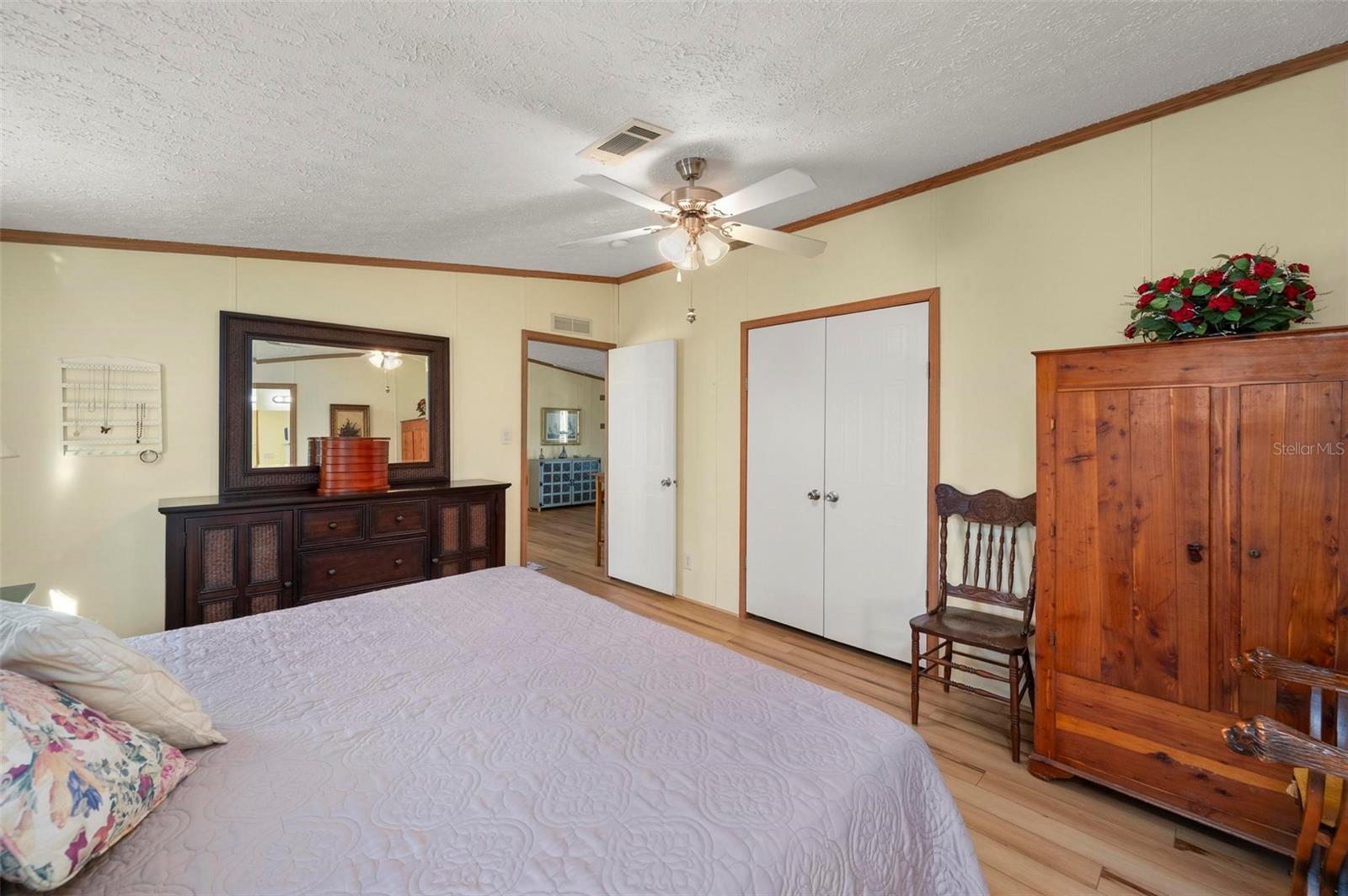 Image 18 of 61 For 1000 Kings Highway 398