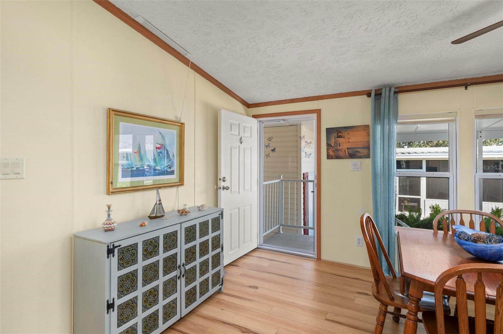 Image 3 of 61 For 1000 Kings Highway 398