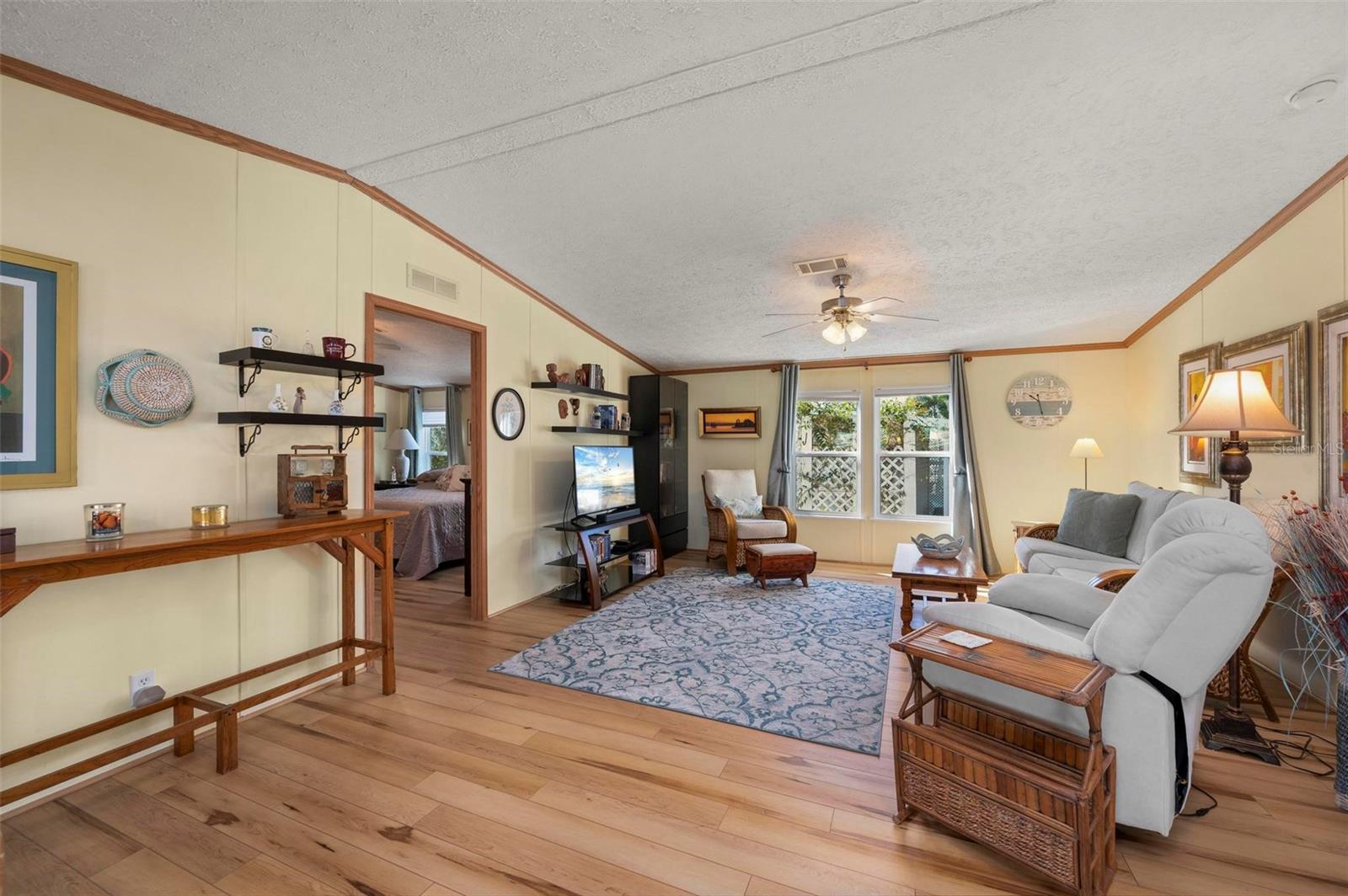 Image 6 of 61 For 1000 Kings Highway 398