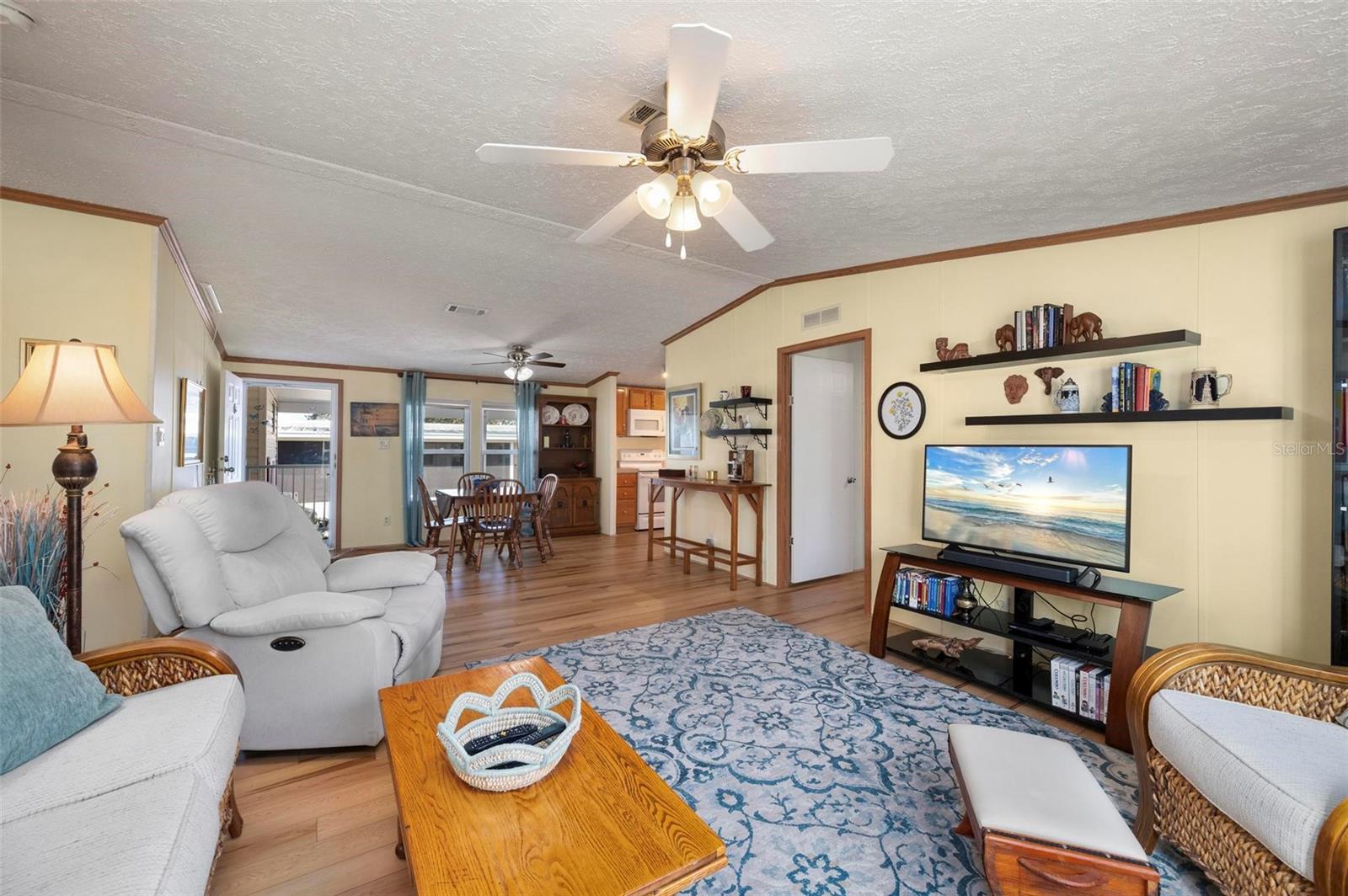 Image 8 of 61 For 1000 Kings Highway 398