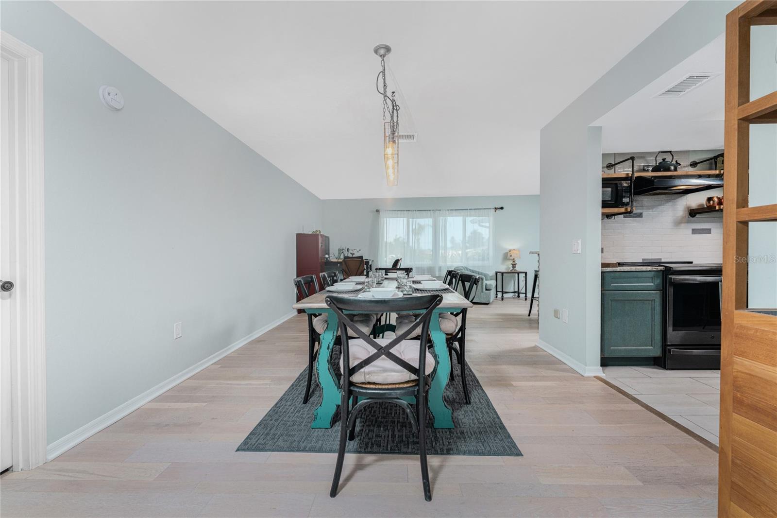 Image 20 of 64 For 3033 Chapman Boulevard