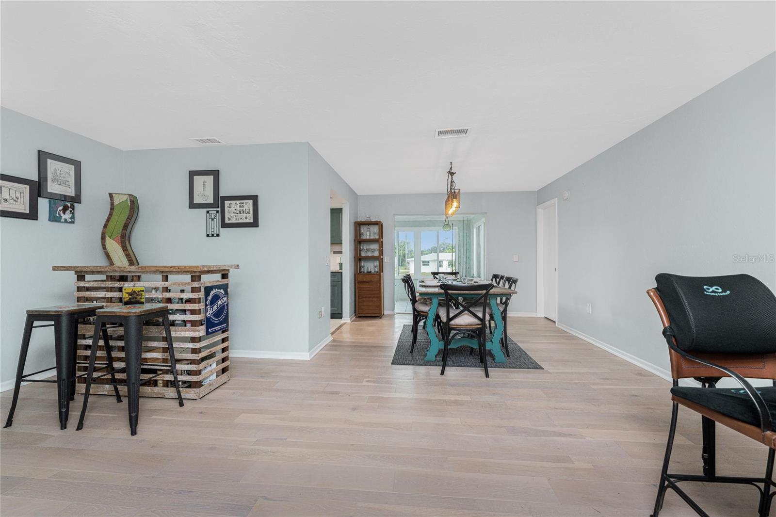 Image 6 of 64 For 3033 Chapman Boulevard