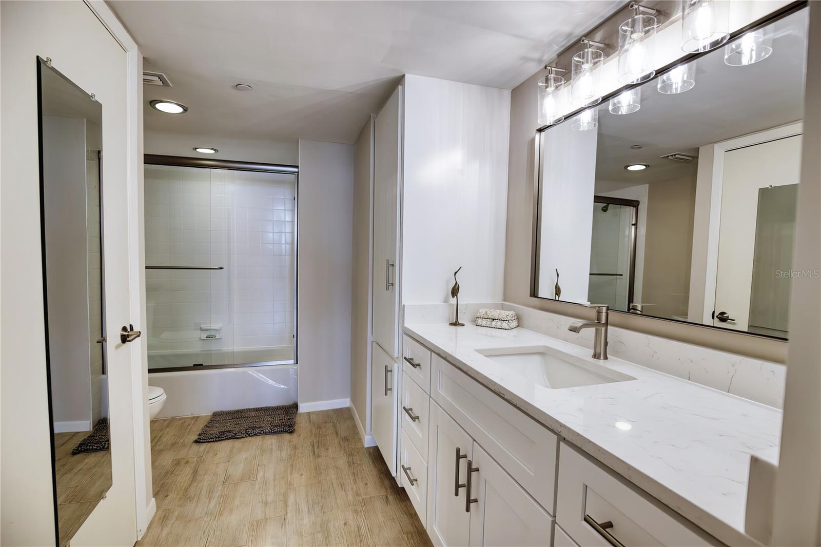 Image 12 of 16 For 627 Alhambra Road 701