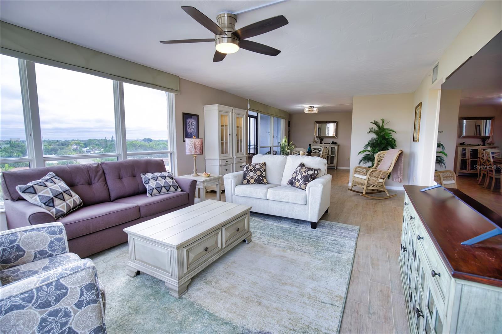 Image 4 of 16 For 627 Alhambra Road 701