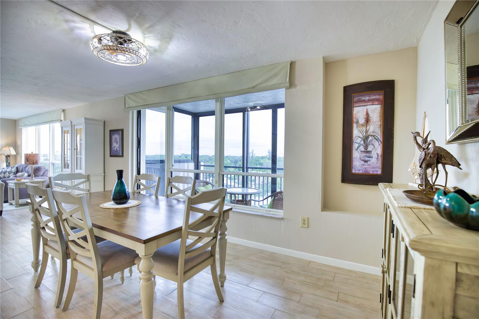 Image 8 of 16 For 627 Alhambra Road 701