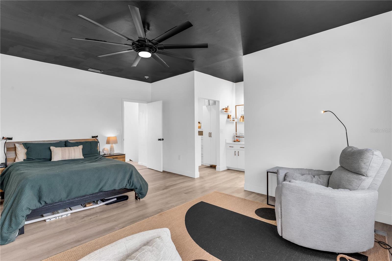 Image 22 of 54 For 3825 Schoolhouse Road E 5