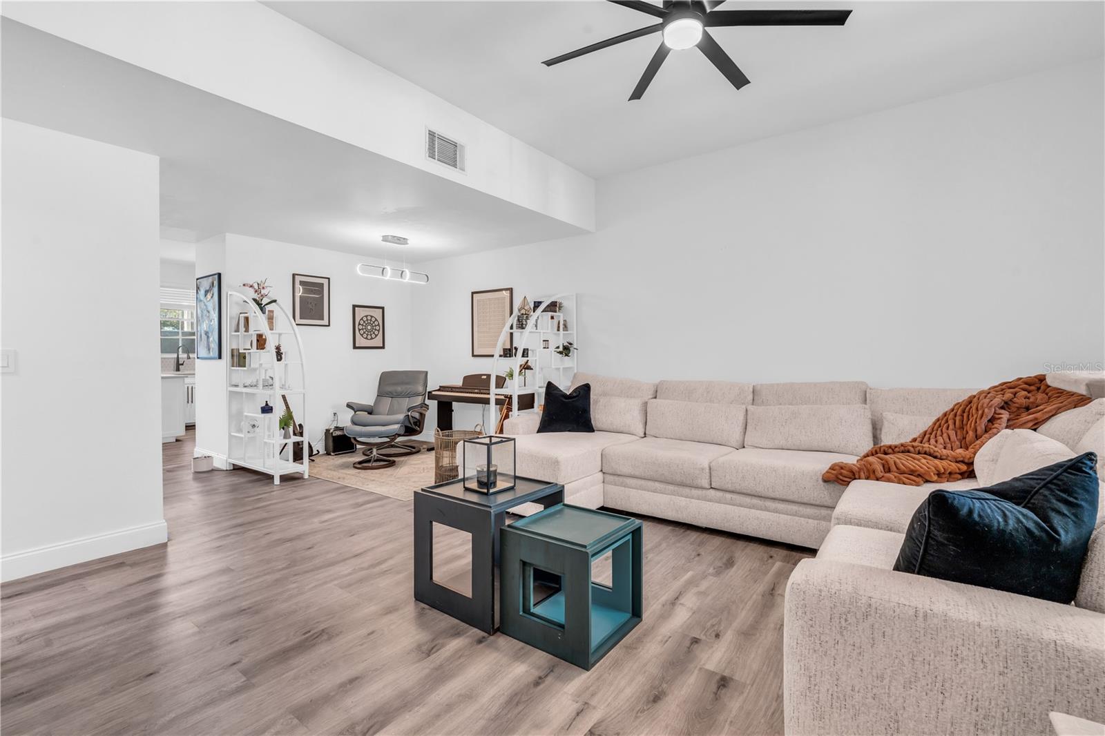 Image 5 of 54 For 3825 Schoolhouse Road E 5