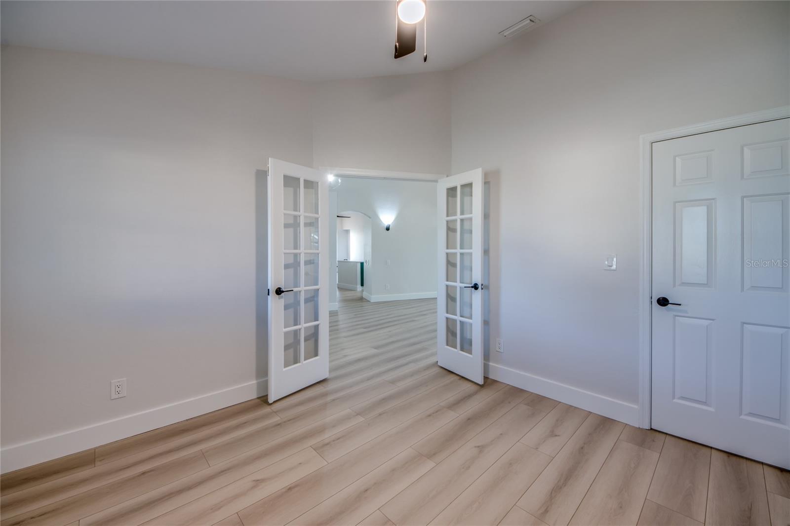 Image 12 of 52 For 6205 Deer Run