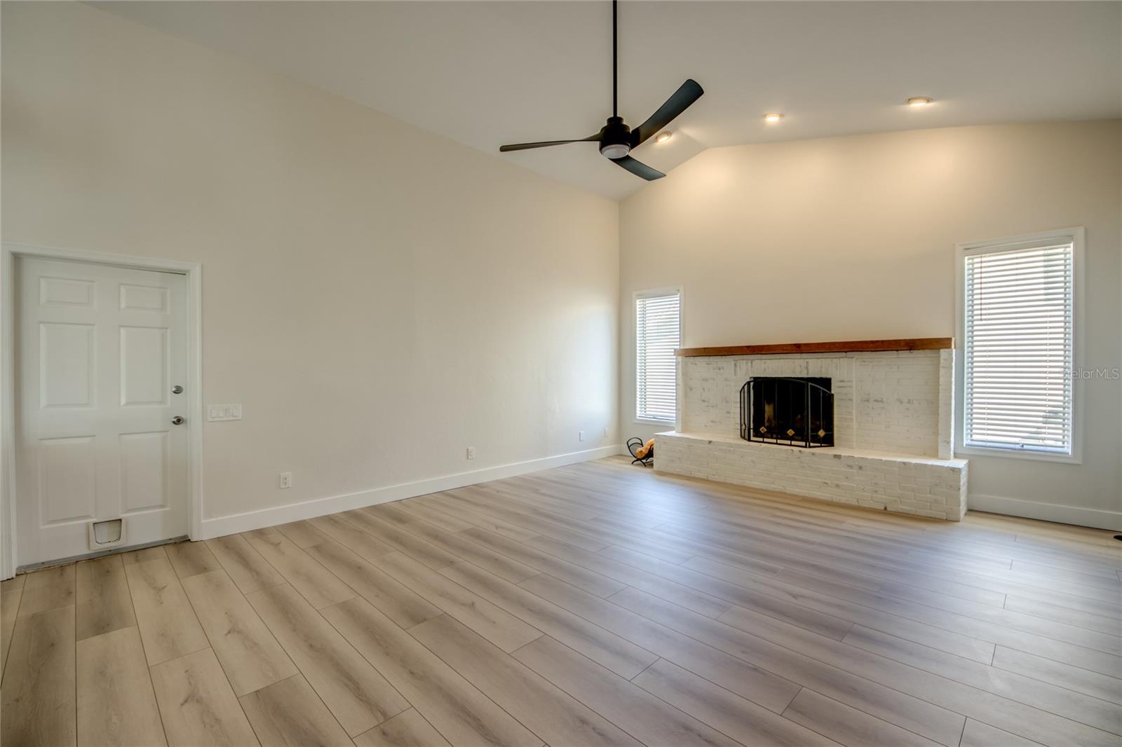 Image 23 of 52 For 6205 Deer Run