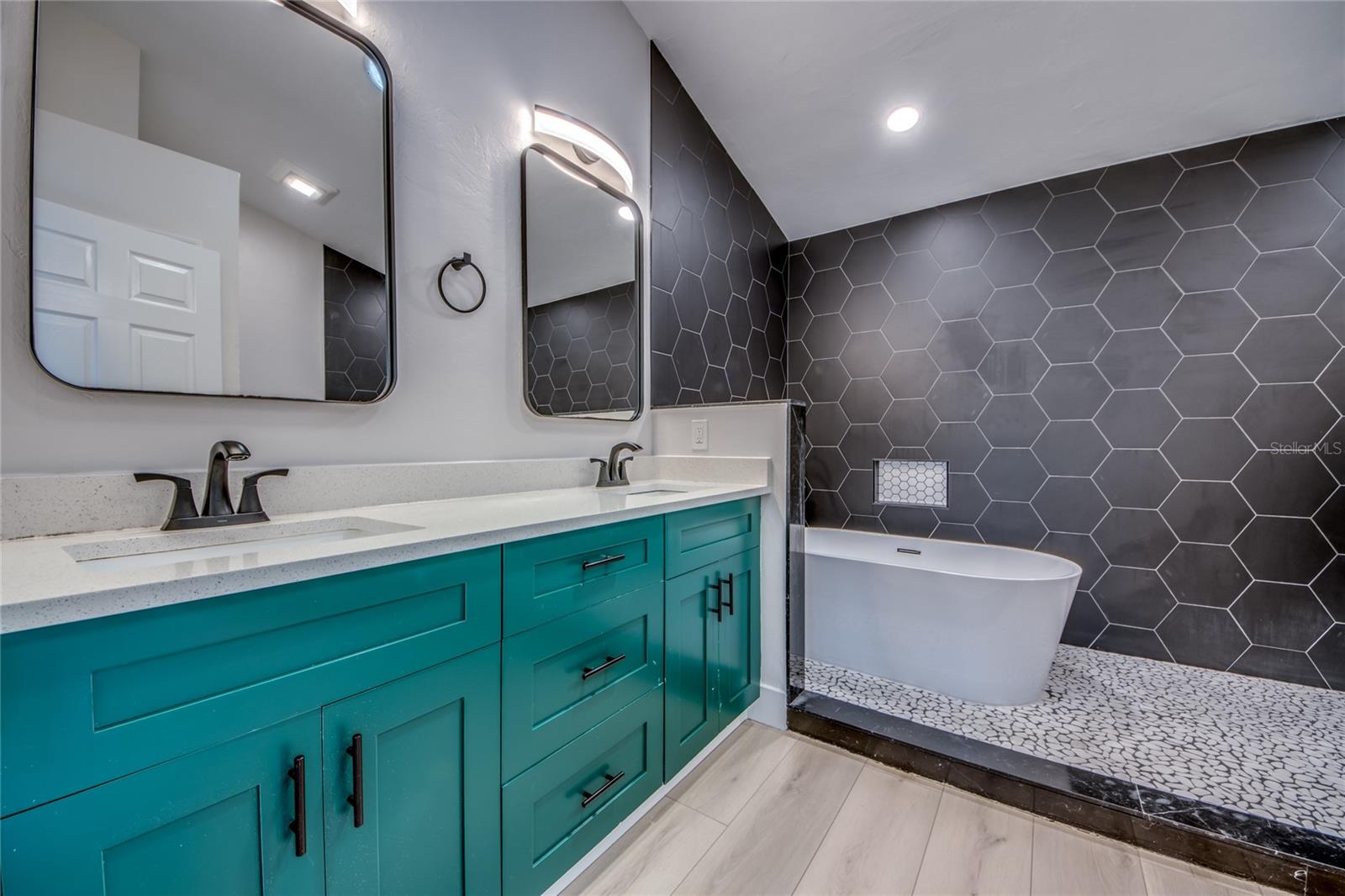 Image 29 of 52 For 6205 Deer Run