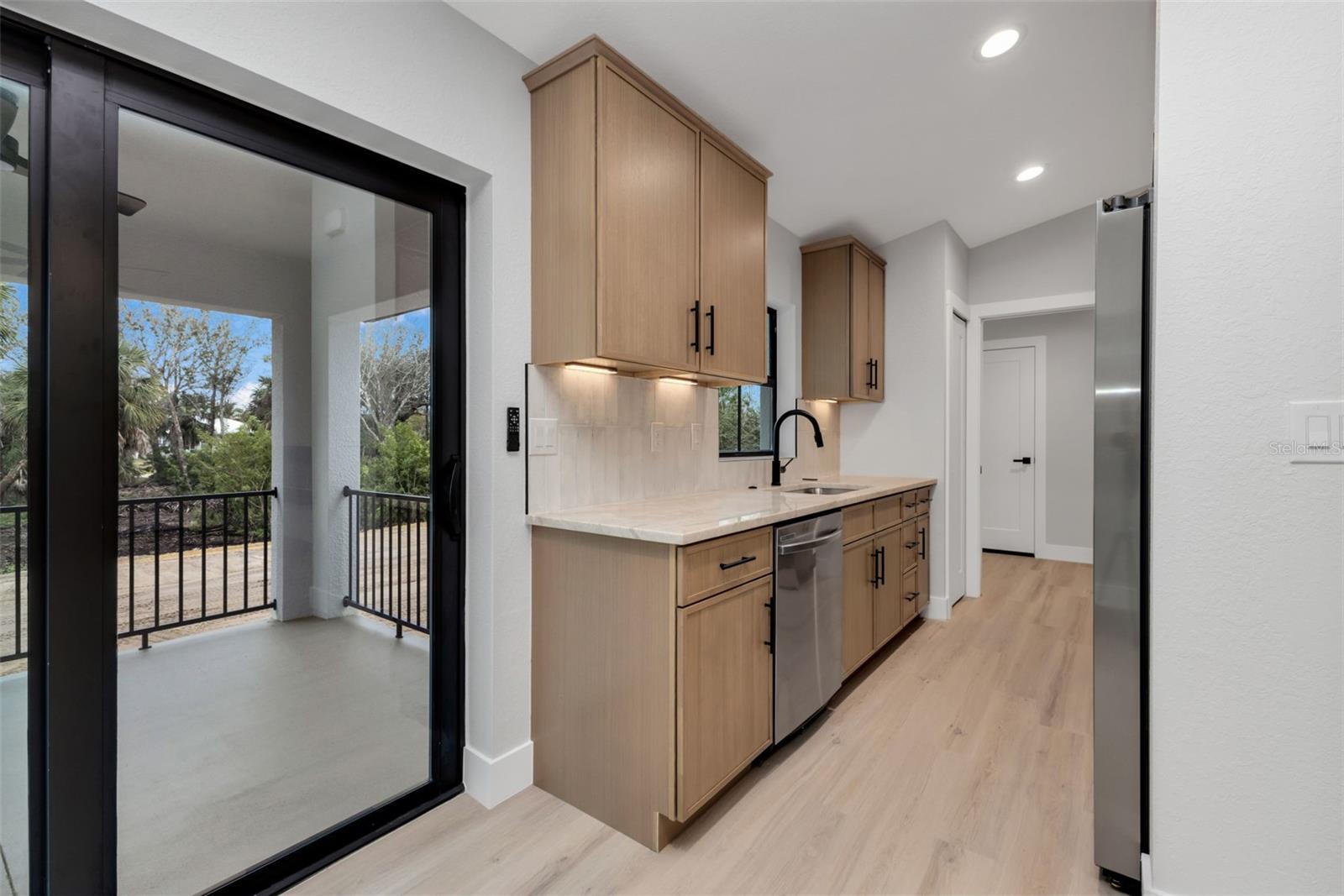 Listing photo id 8 for 3414 Palm Drive