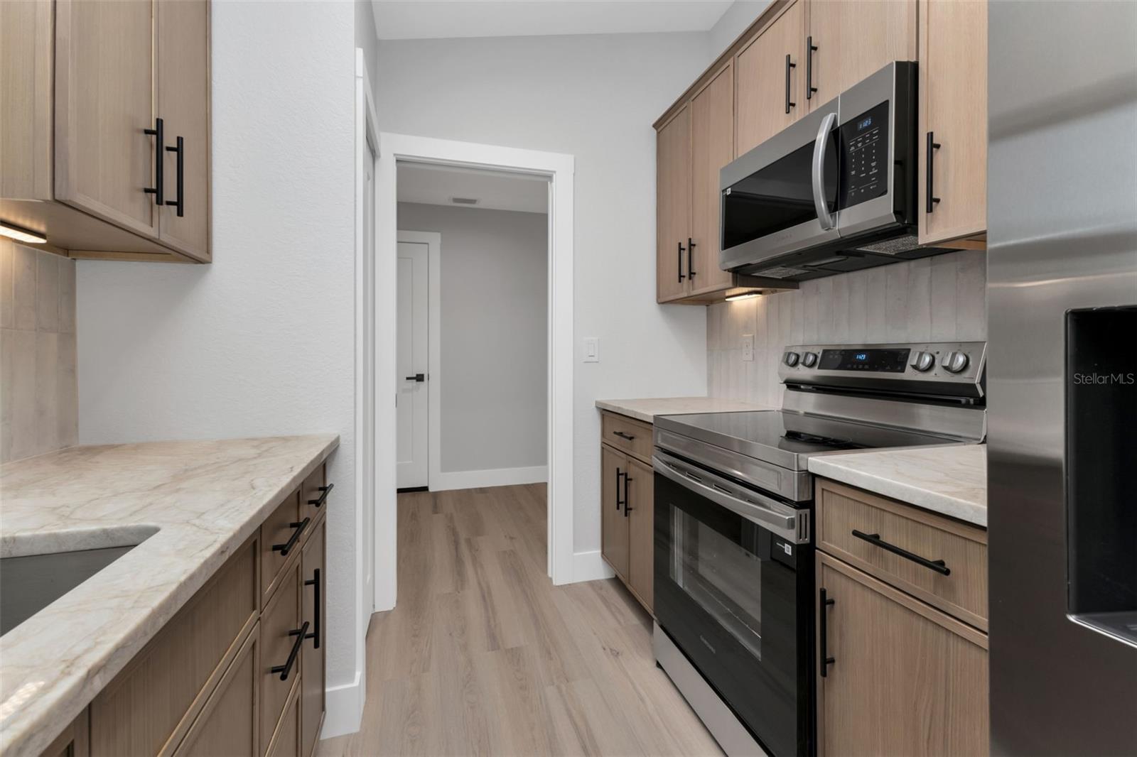 Listing photo id 9 for 3414 Palm Drive