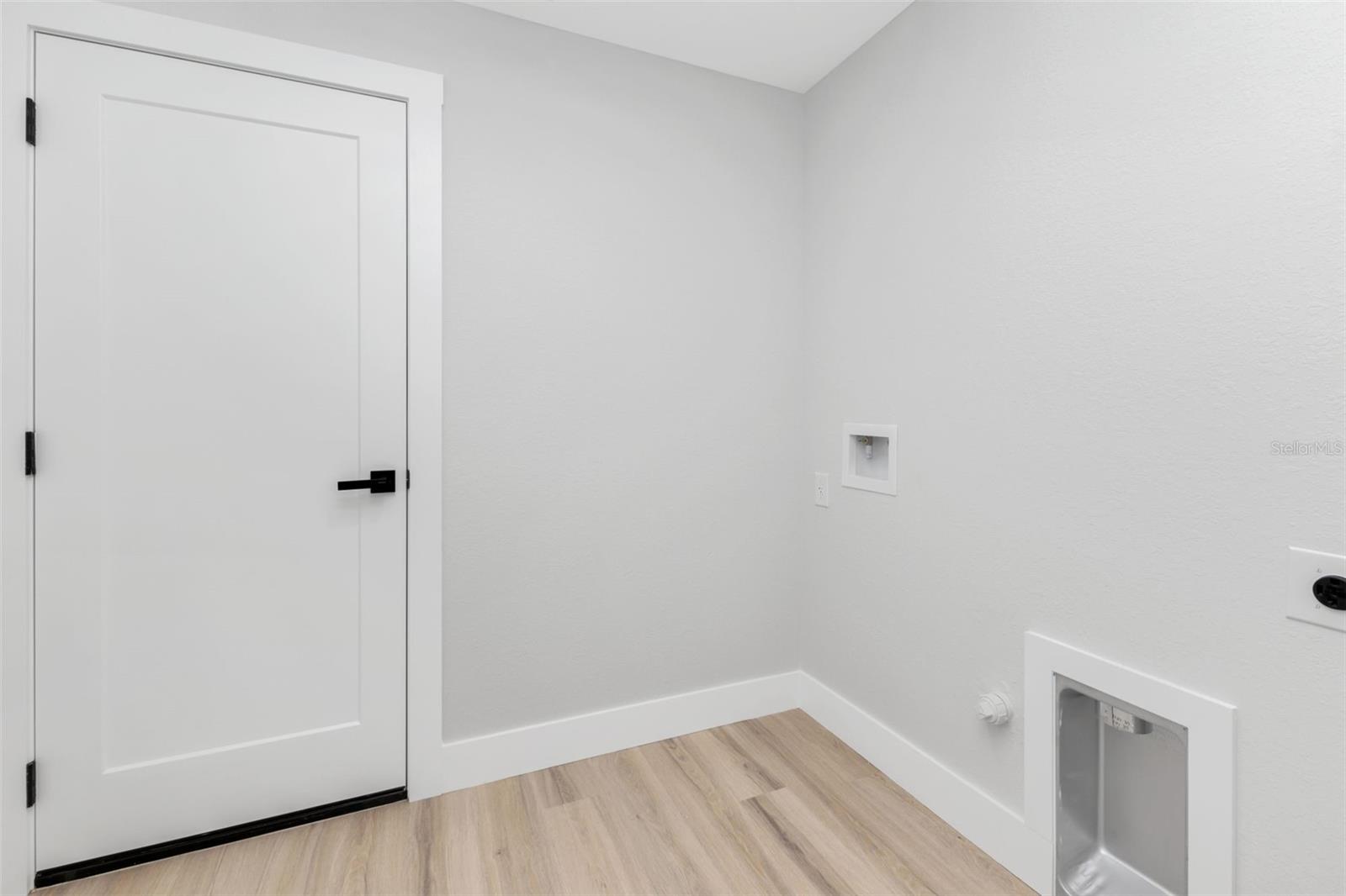 Listing photo id 10 for 3414 Palm Drive