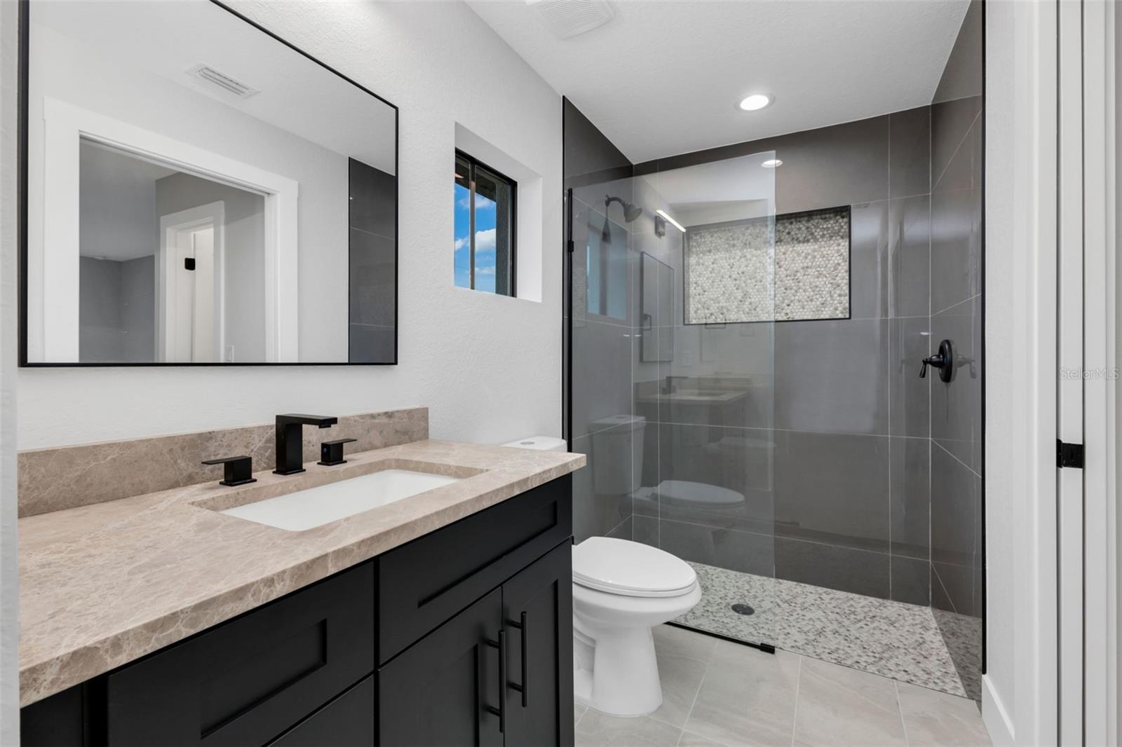 Listing photo id 20 for 3414 Palm Drive