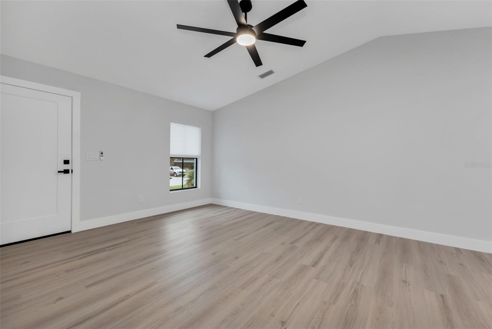 Listing photo id 21 for 3414 Palm Drive