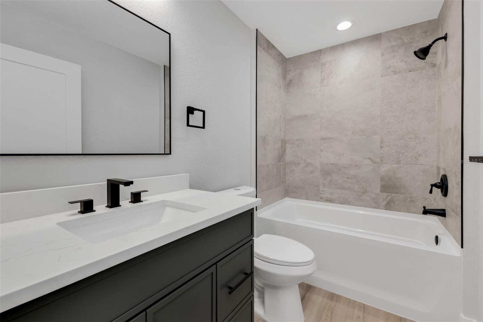 Listing photo id 24 for 3414 Palm Drive