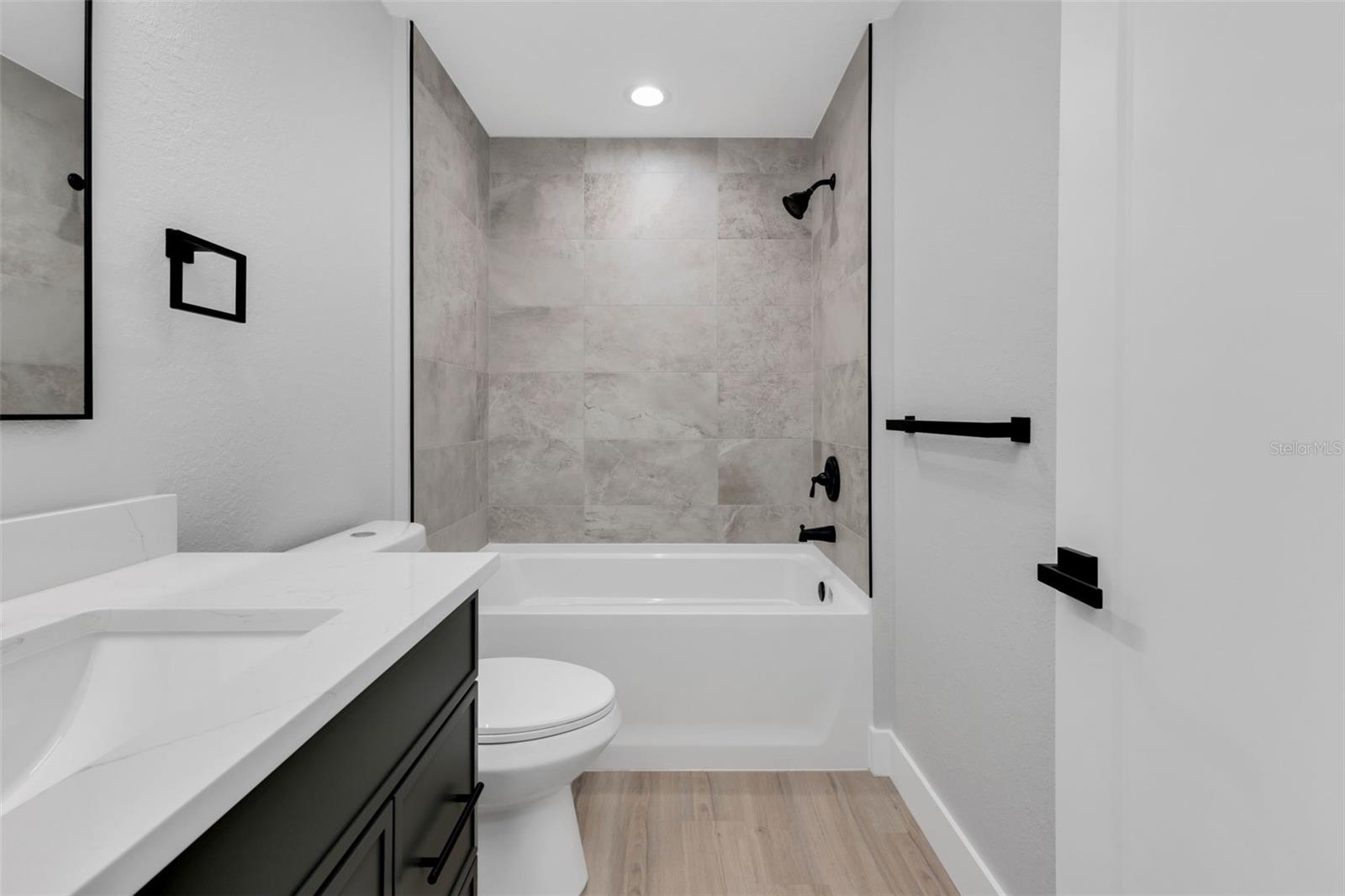 Listing photo id 25 for 3414 Palm Drive