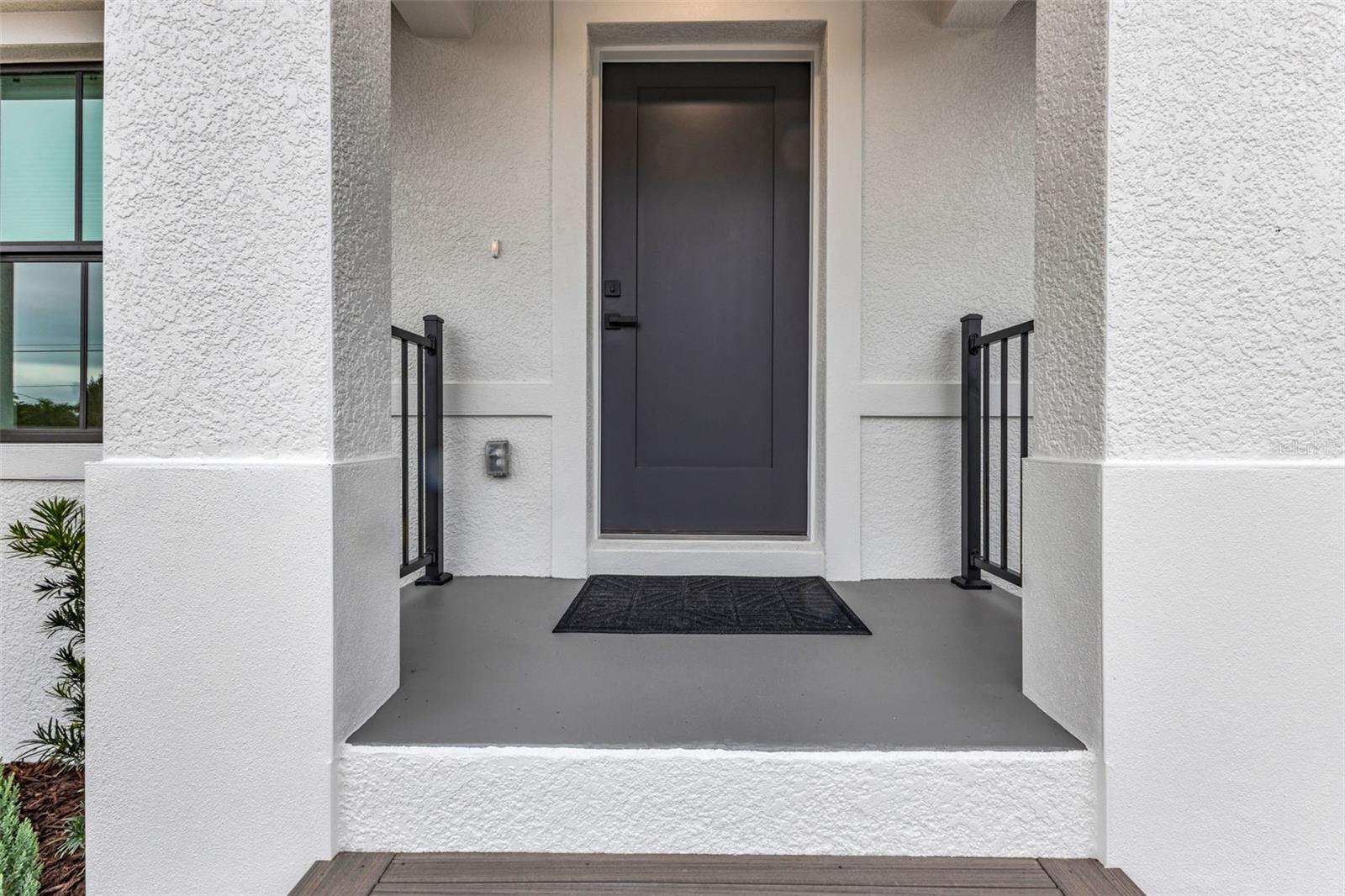 Listing photo id 1 for 3414 Palm Drive