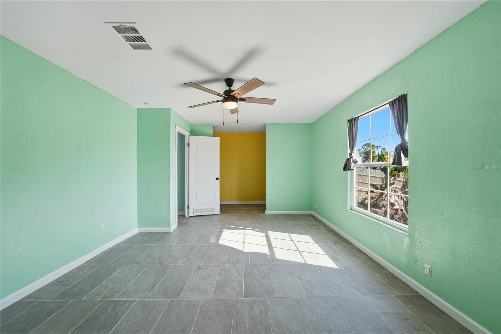 Image 11 of 25 For 11337 Pineapple Road