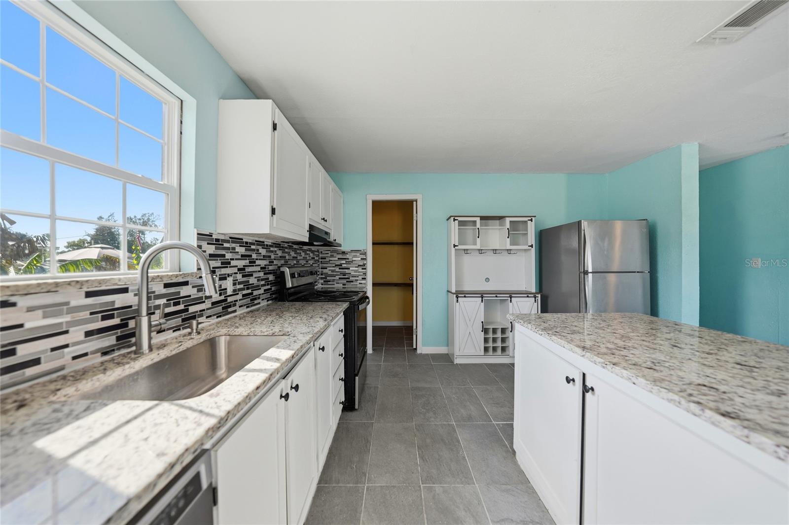 Image 7 of 25 For 11337 Pineapple Road