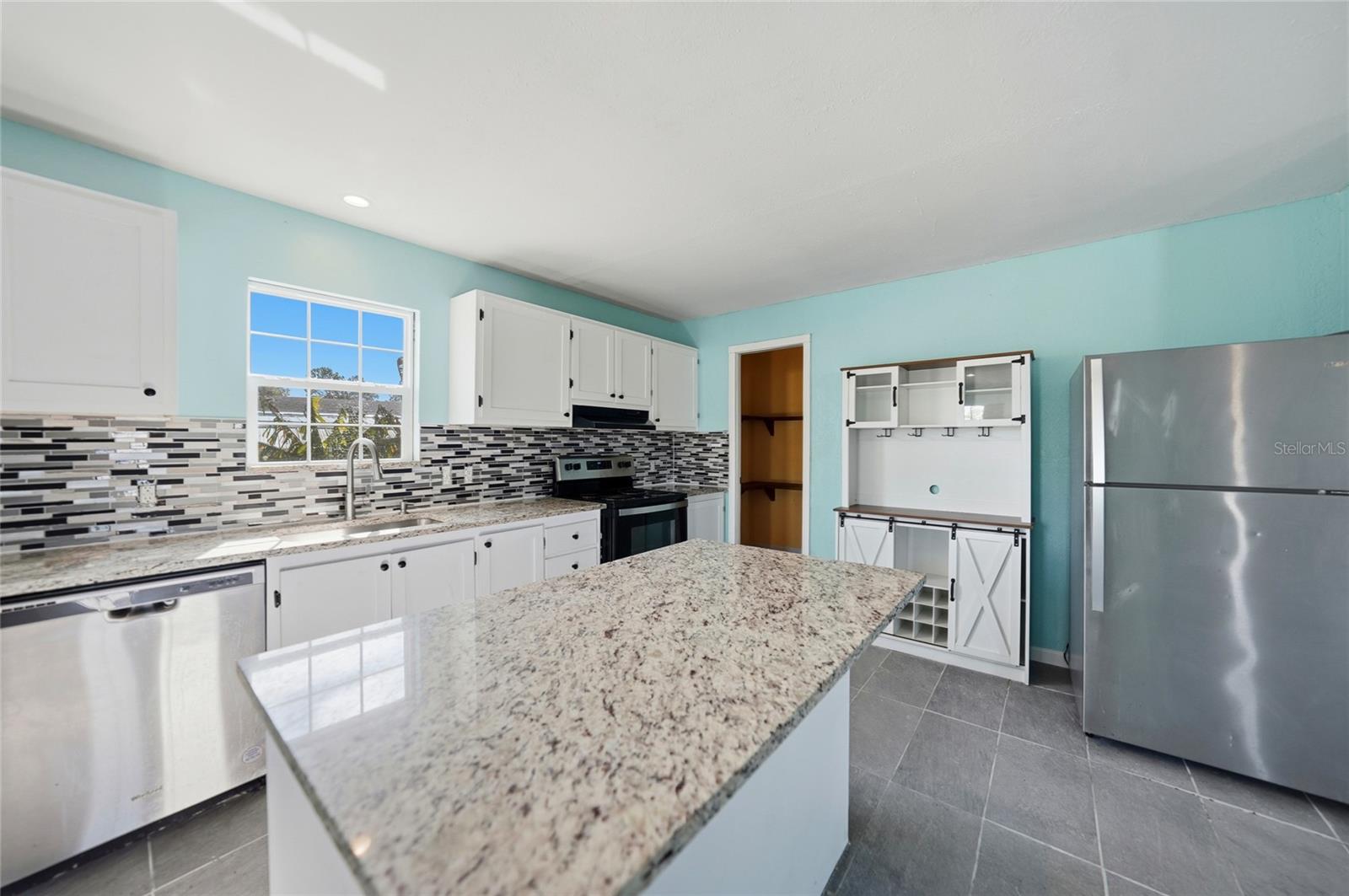 Image 8 of 25 For 11337 Pineapple Road