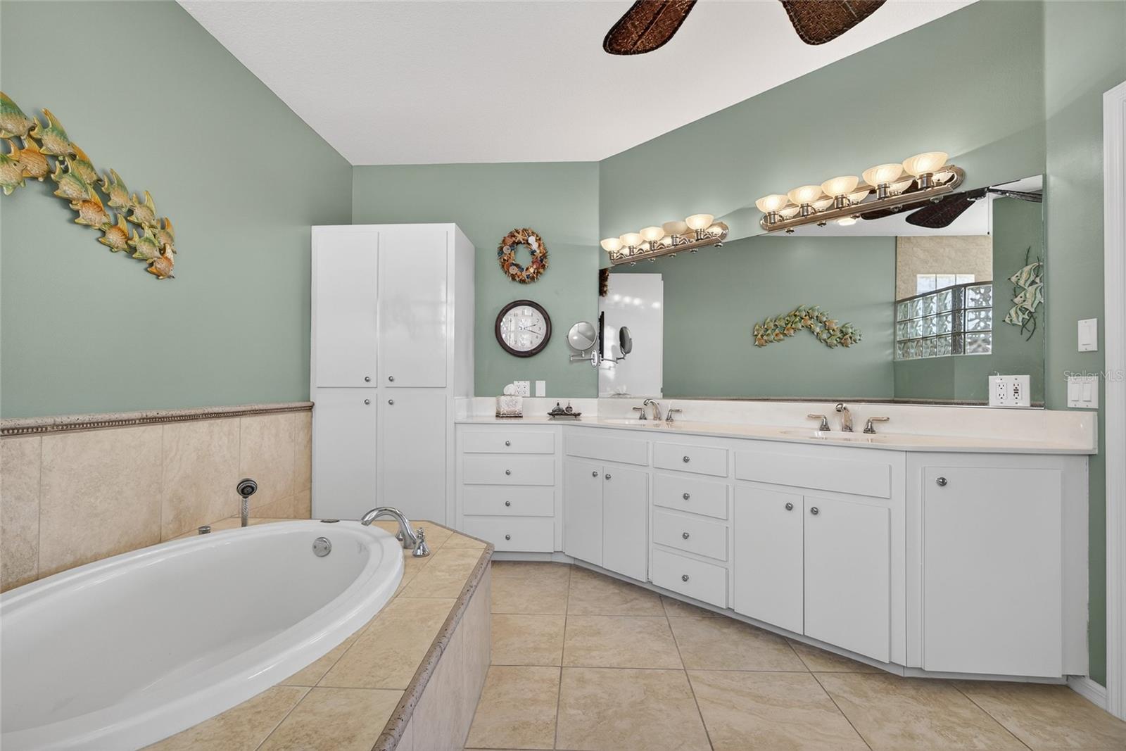 Image 29 of 55 For 610 Brindisi Court