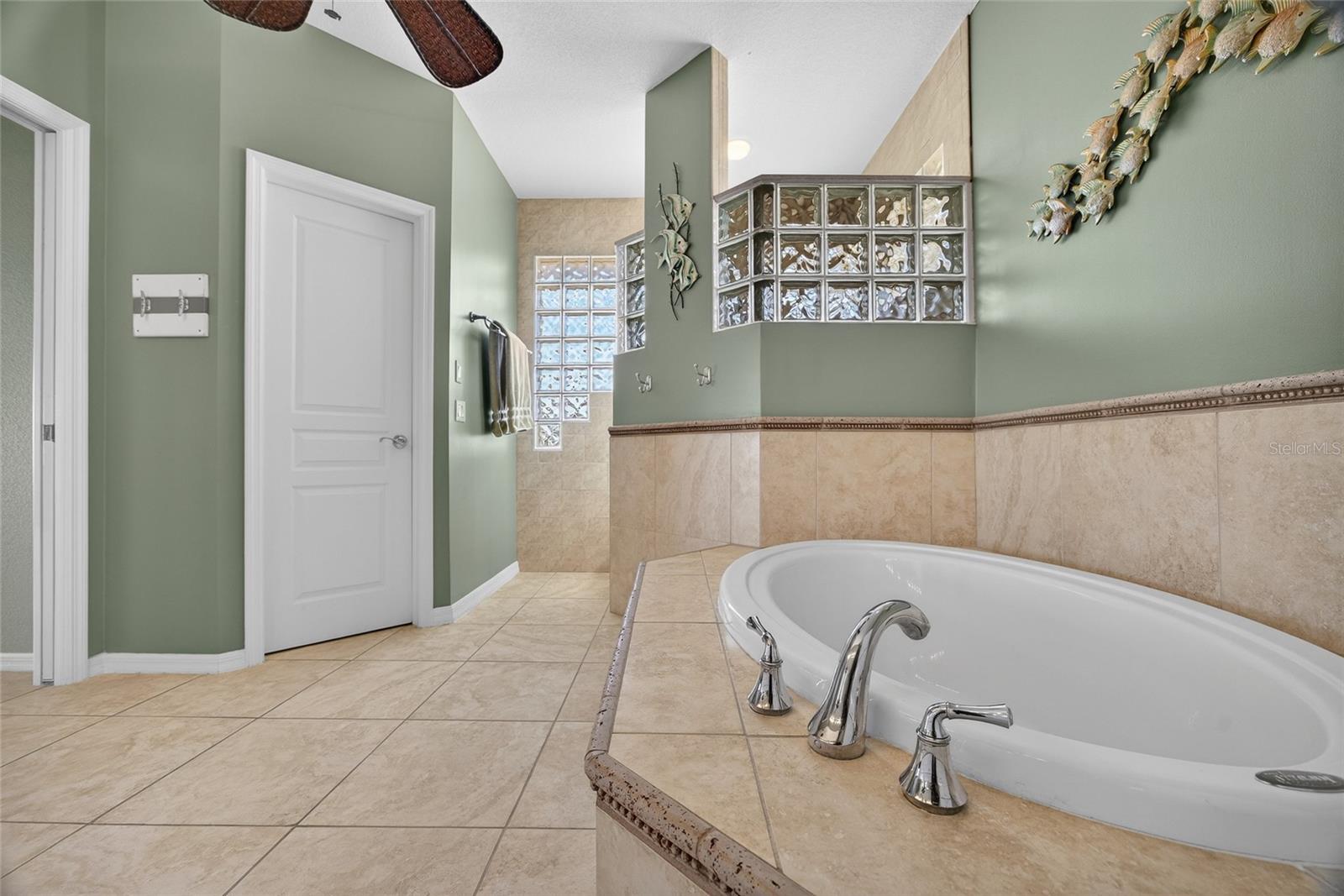 Image 30 of 55 For 610 Brindisi Court