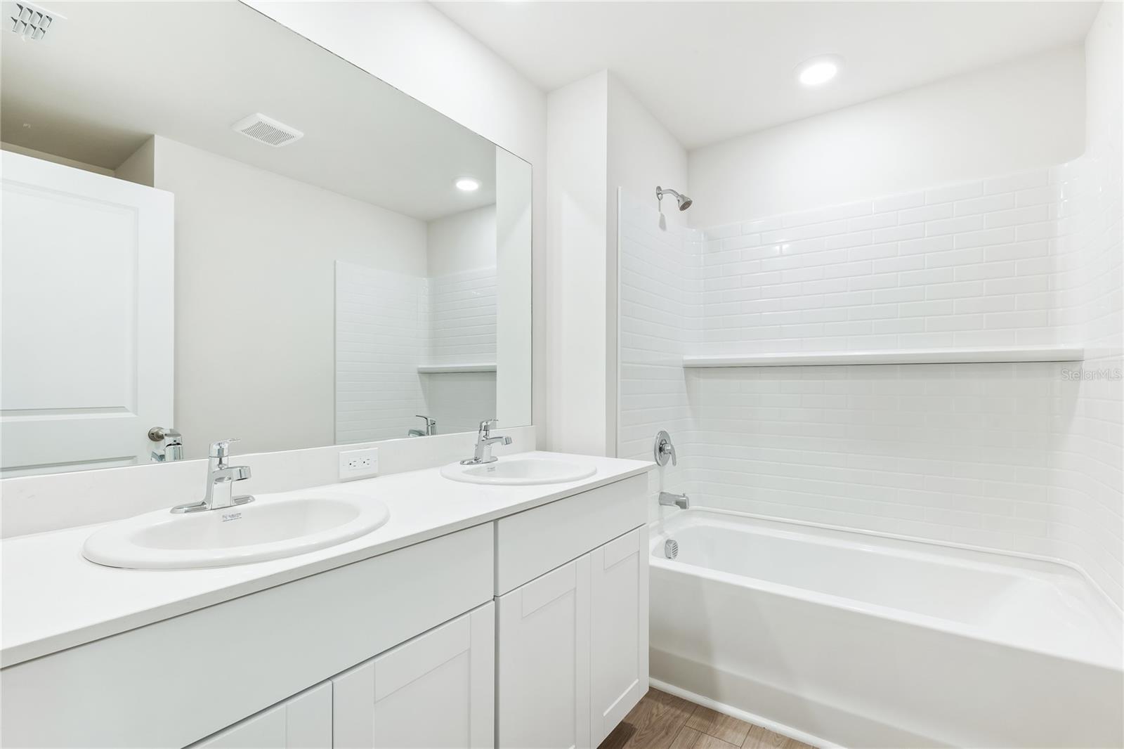 Image 16 of 21 For 5168 Schubert Trail