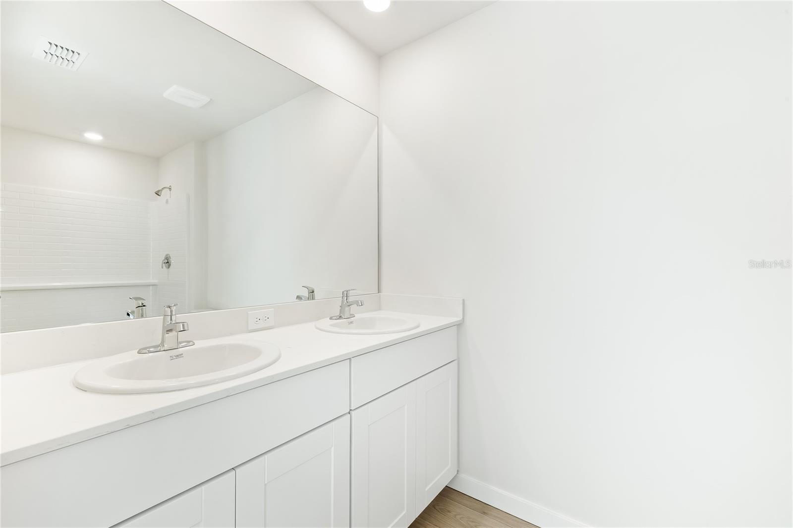 Image 17 of 21 For 5168 Schubert Trail