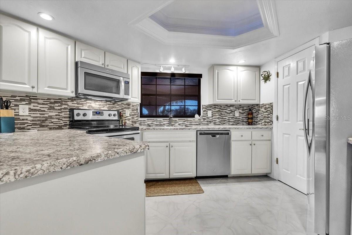 Image 12 of 47 For 23465 Harborview Road 624