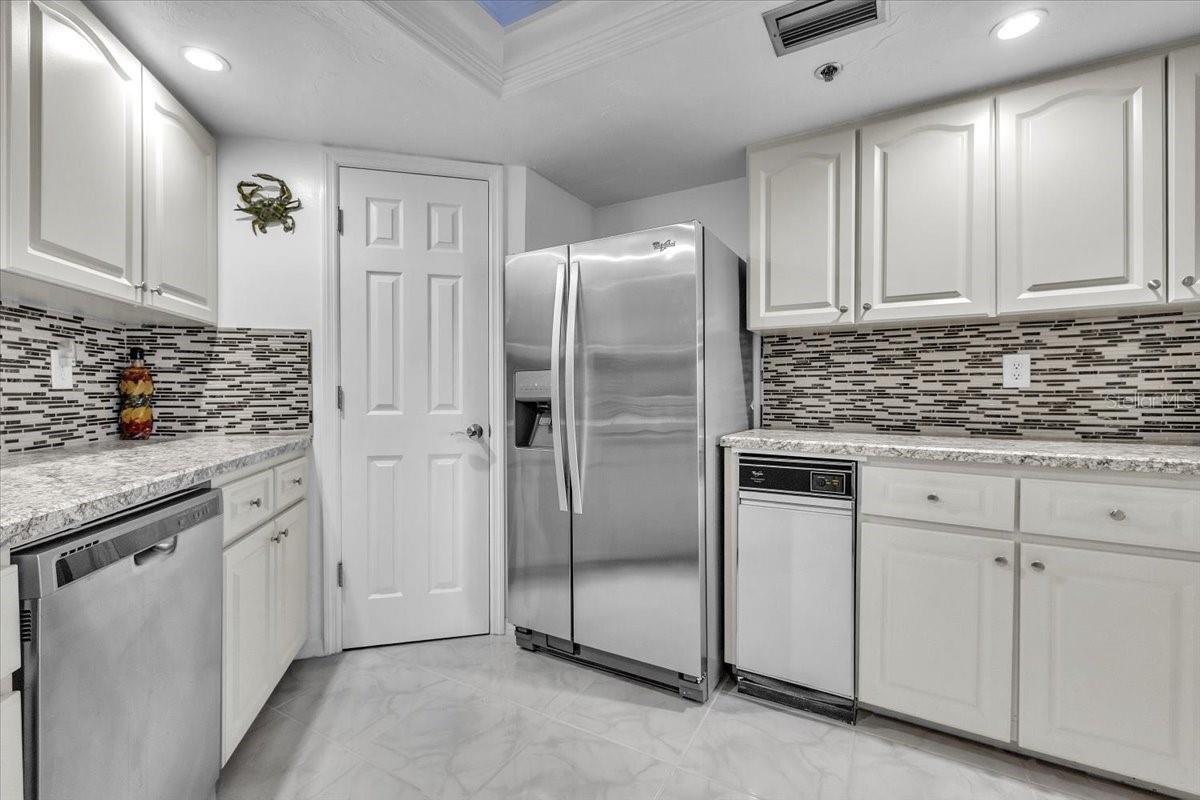 Image 16 of 47 For 23465 Harborview Road 624